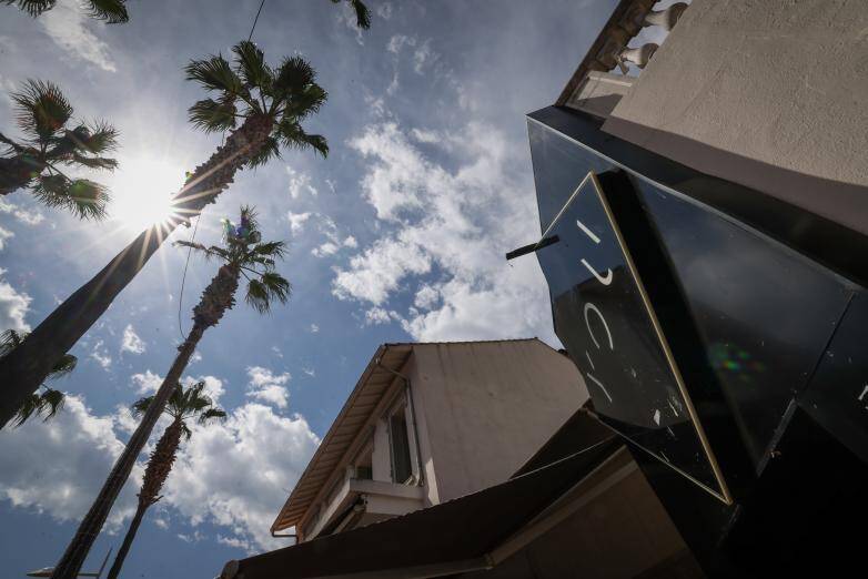 Jeune femme brûlée vive à Juan-les-Pins: le barman et le gérant du "You" mis en examen après leur garde à vue et interdits d'exercer