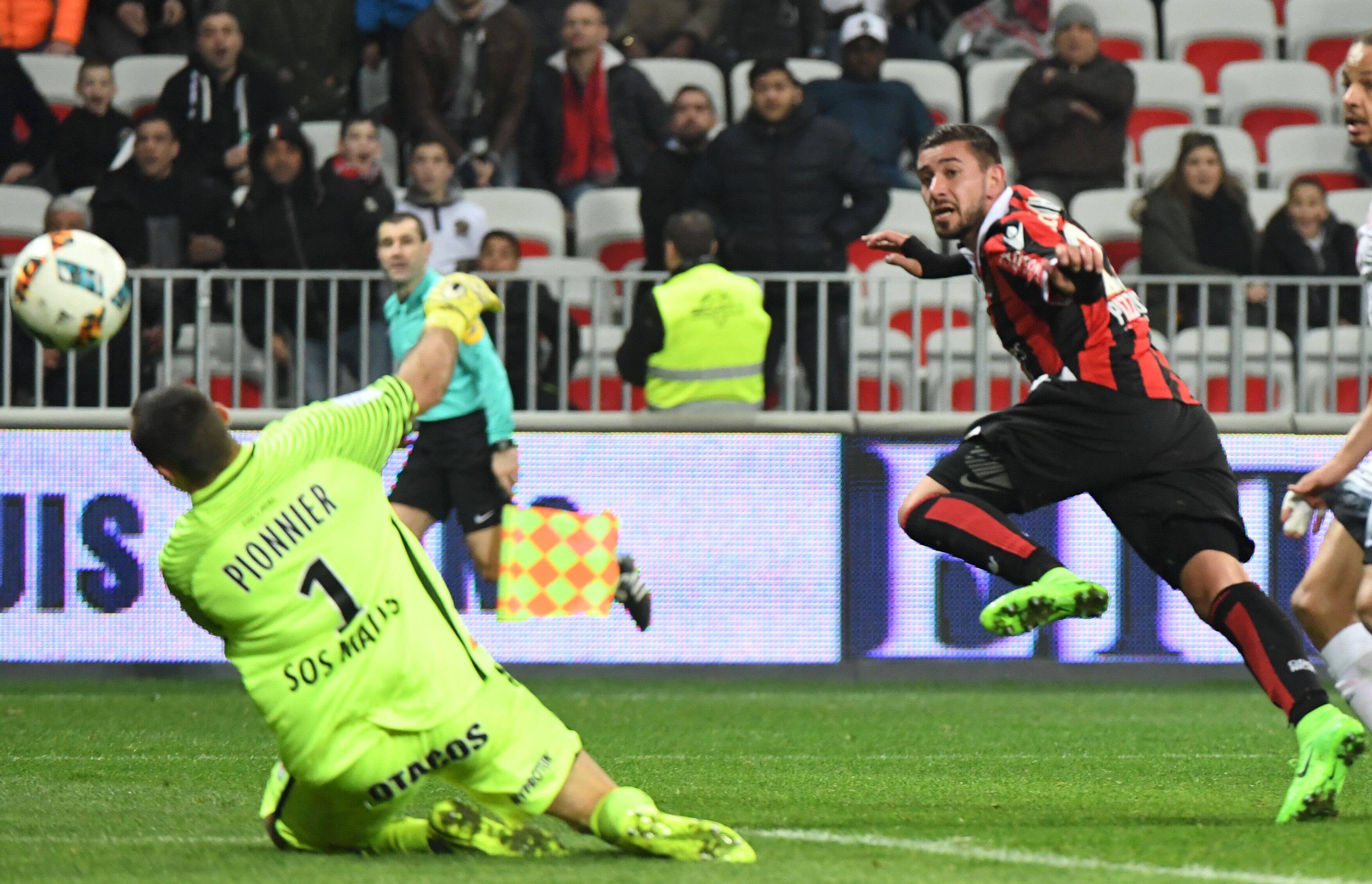 Mickaël Le Bihan, ancien joueur de Nice et Auxerre, rejoint l'Étoile FC Fréjus - Saint-Raphaël en National 2