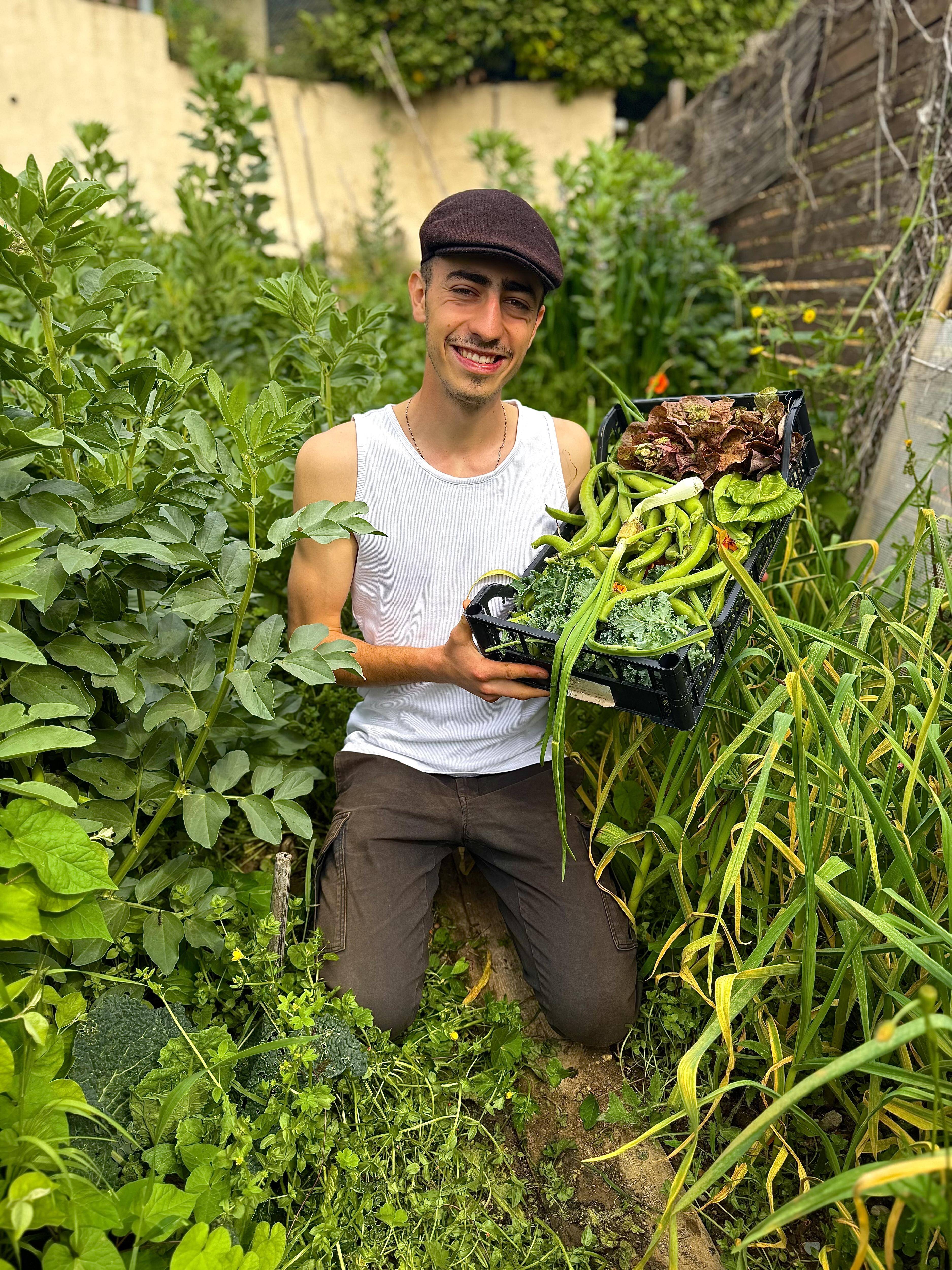 Grâce à ses vidéos sur l'agriculture alternative, cet étudiant d'Antibes cartonne sur les réseaux sociaux