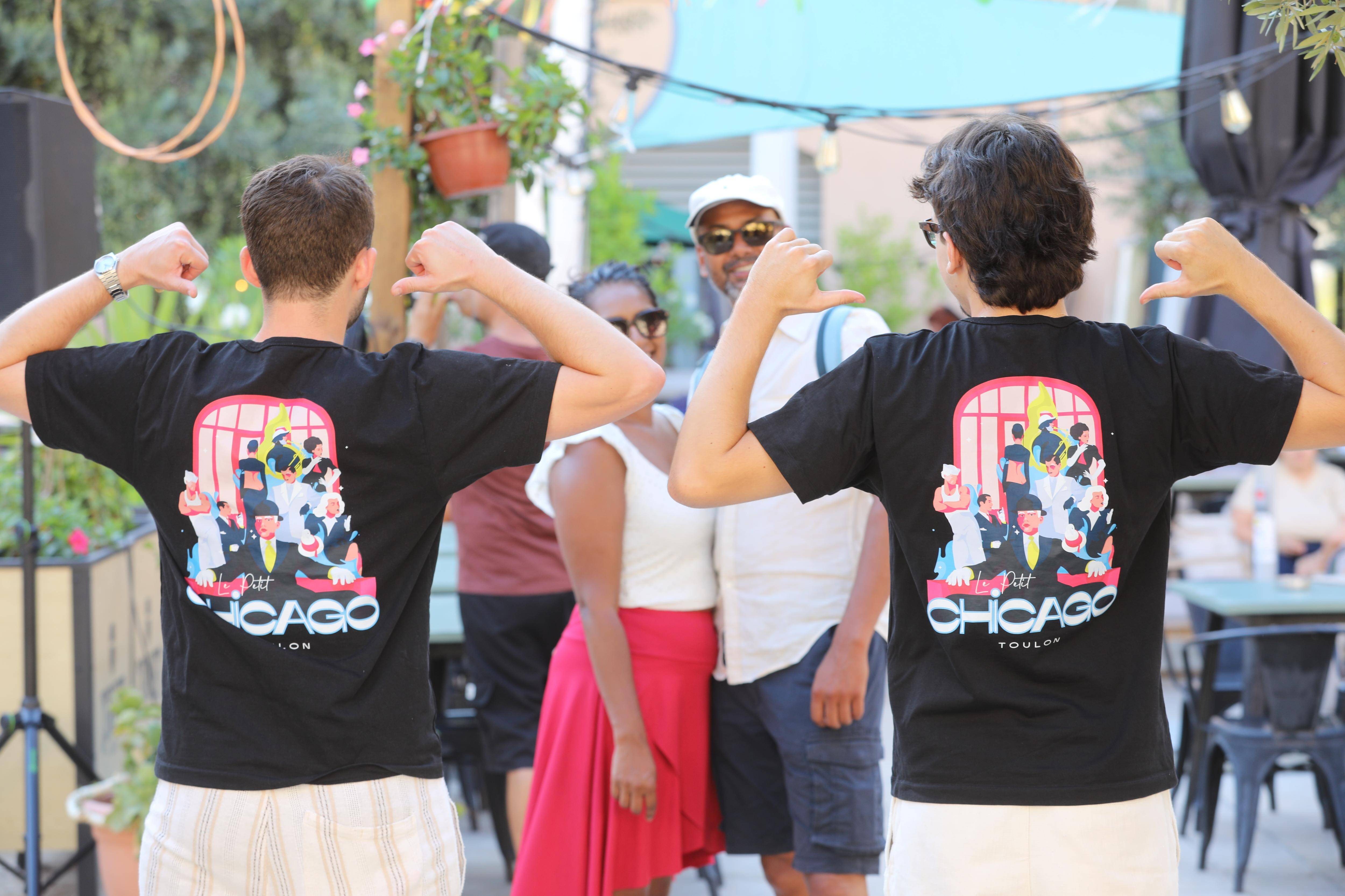 Un t-shirt à l'effigie de son commerce préféré: la fièvre du "delicore" touche la ville de Toulon