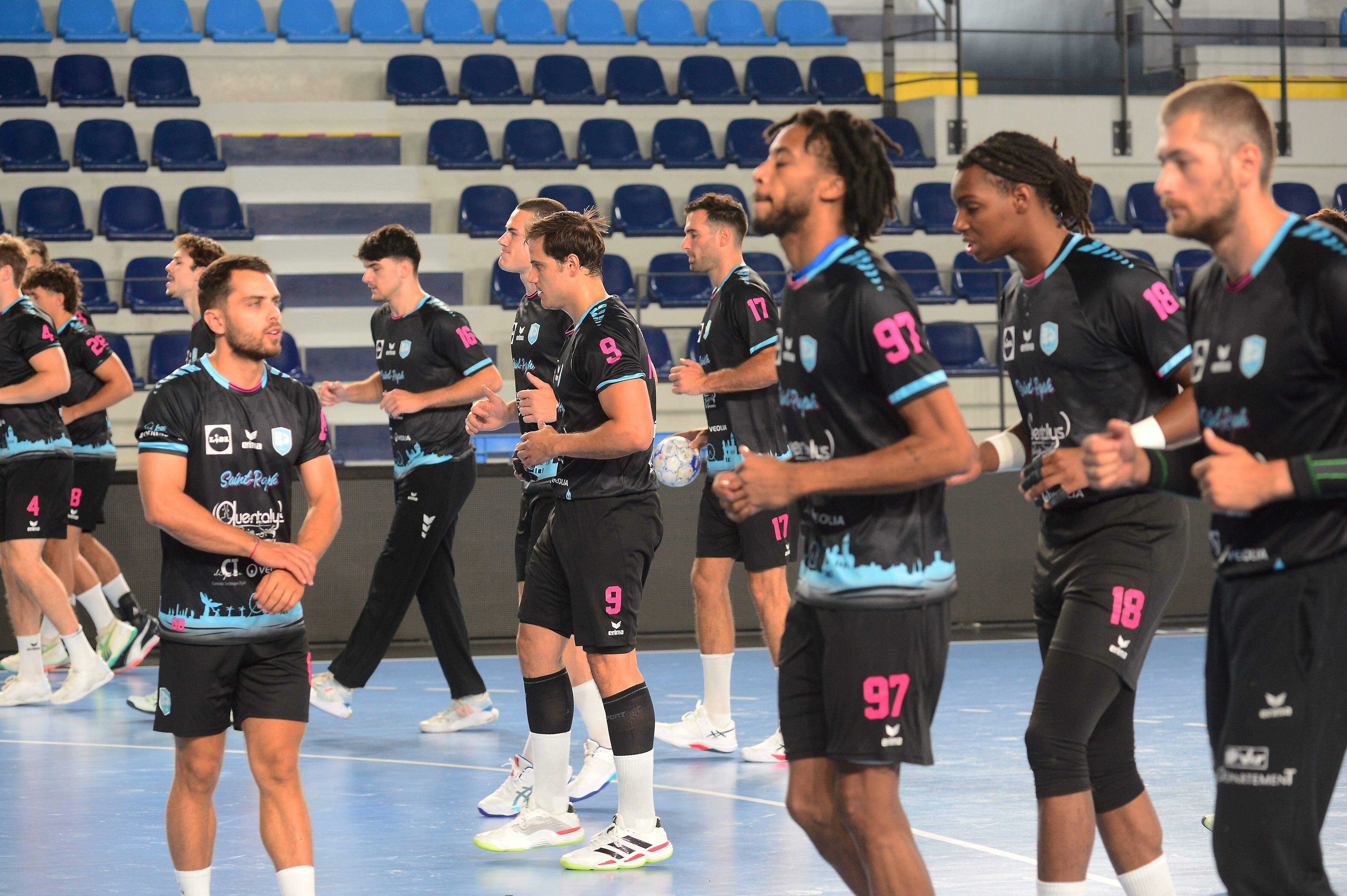Après la préparation physique, place au jeu pour le Saint-Raphaël Var handball