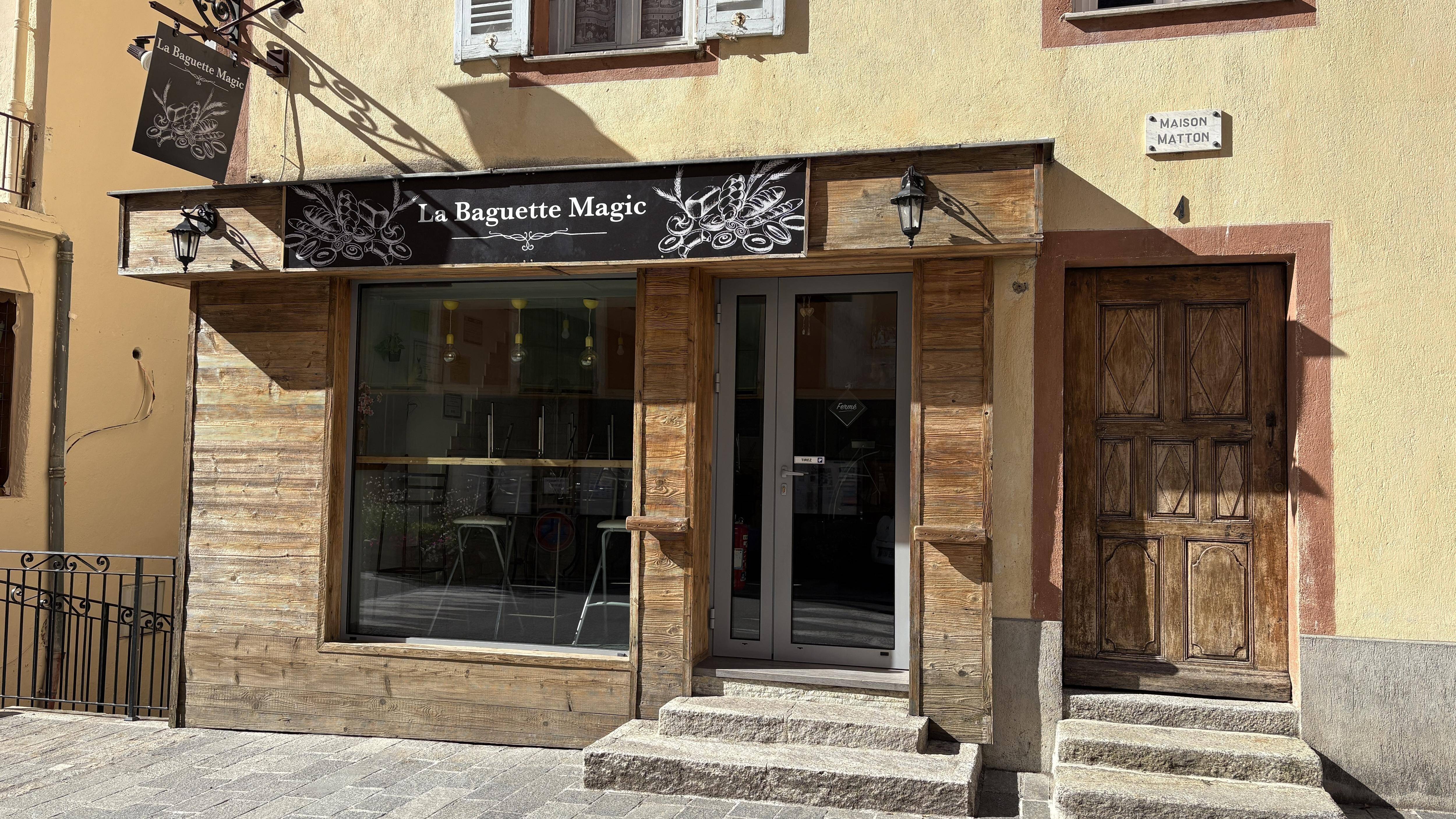 Fermée depuis des mois, la seule boulangerie d'Isola village a rouvert, une jeune femme de 22 ans aux commandes