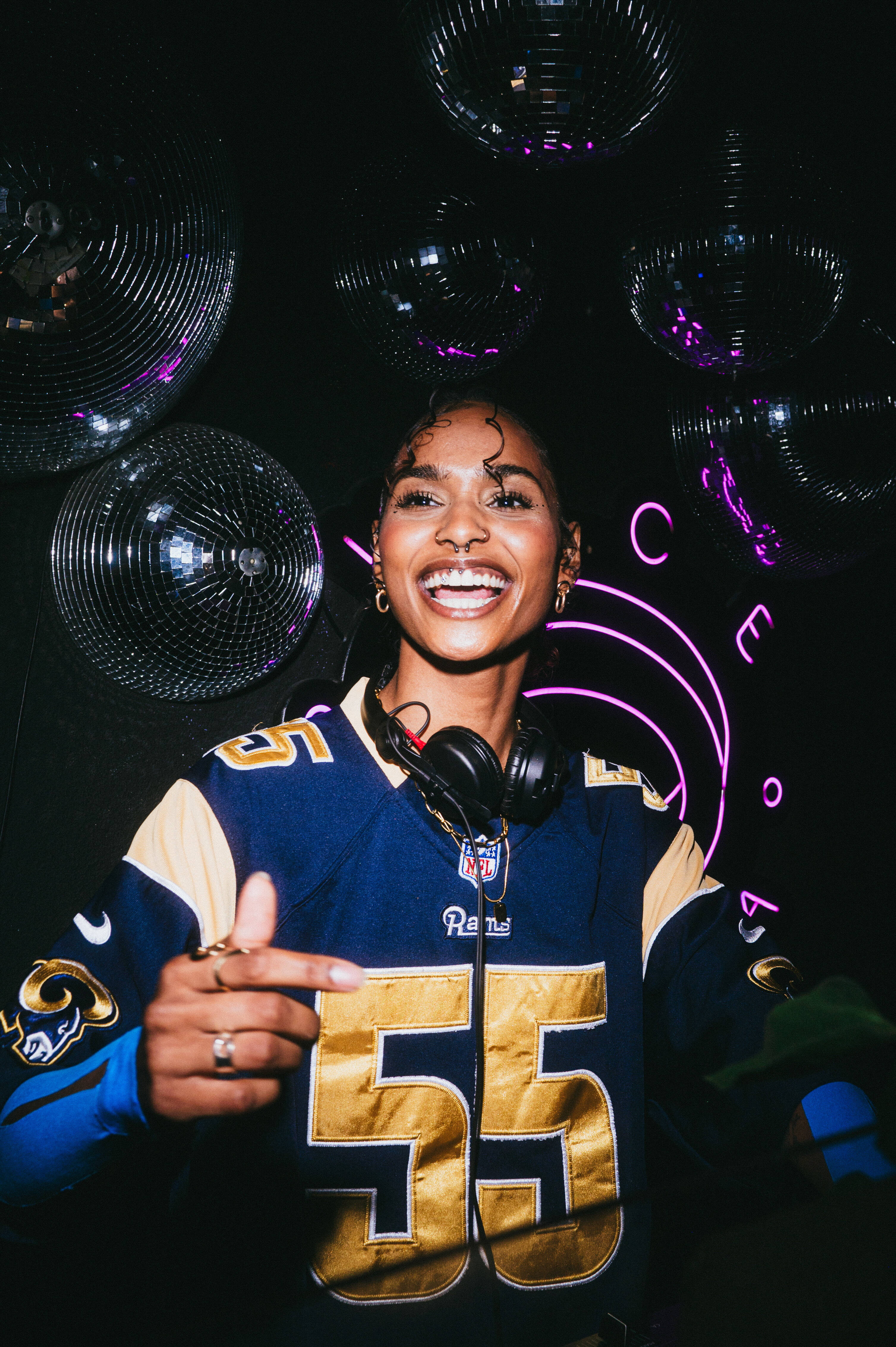 Elle sera ce dimanche en fin d'après-midi sur la scène solarium aux Plages Electroniques: No2theG, l'artiste qui danse entre deux mondes