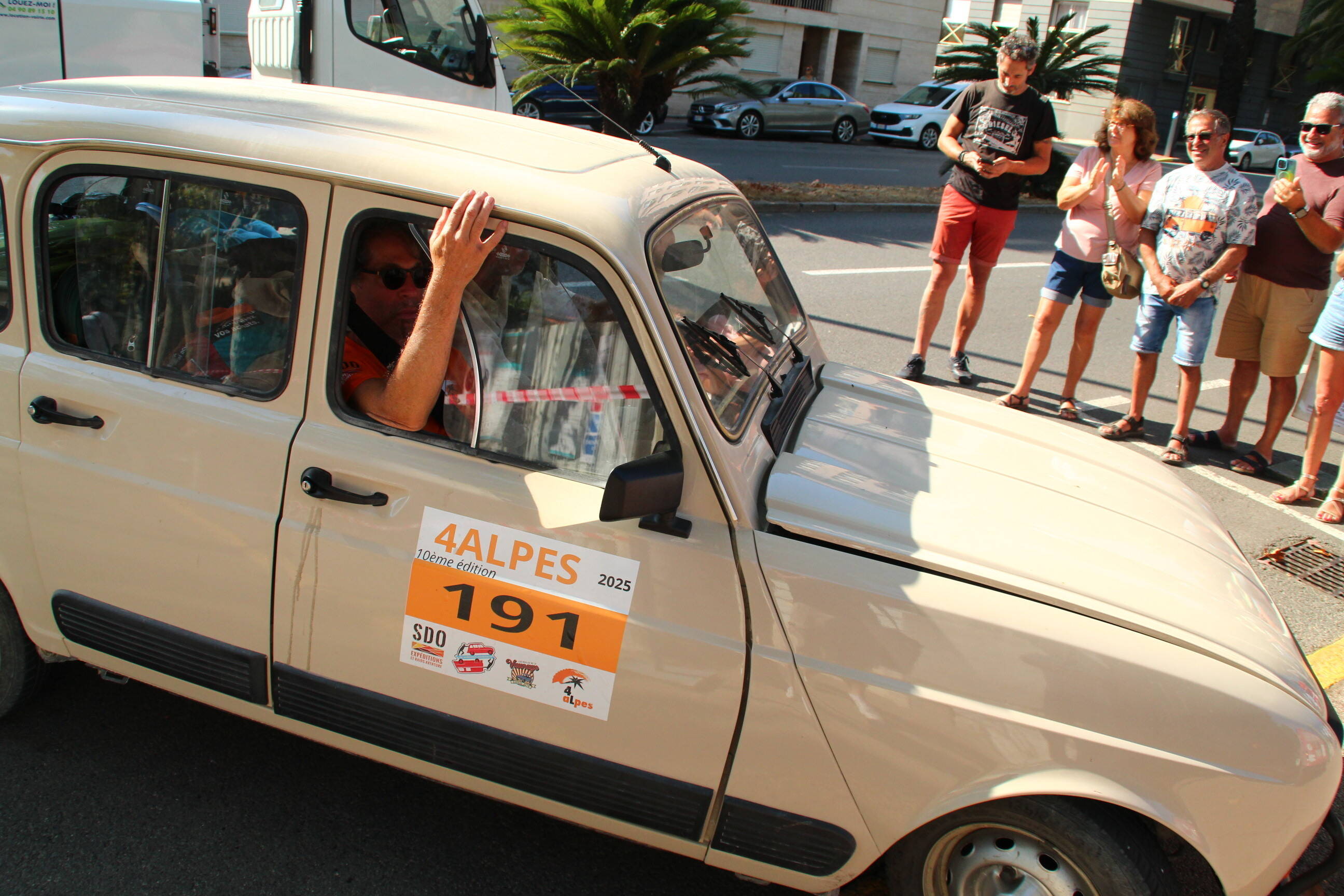 "Deux fois plus difficile et technique que le 4L Trophy": le Raid 4aLpes, une décennie d'aventure humaine et de passion automobile entre la Savoie et Menton