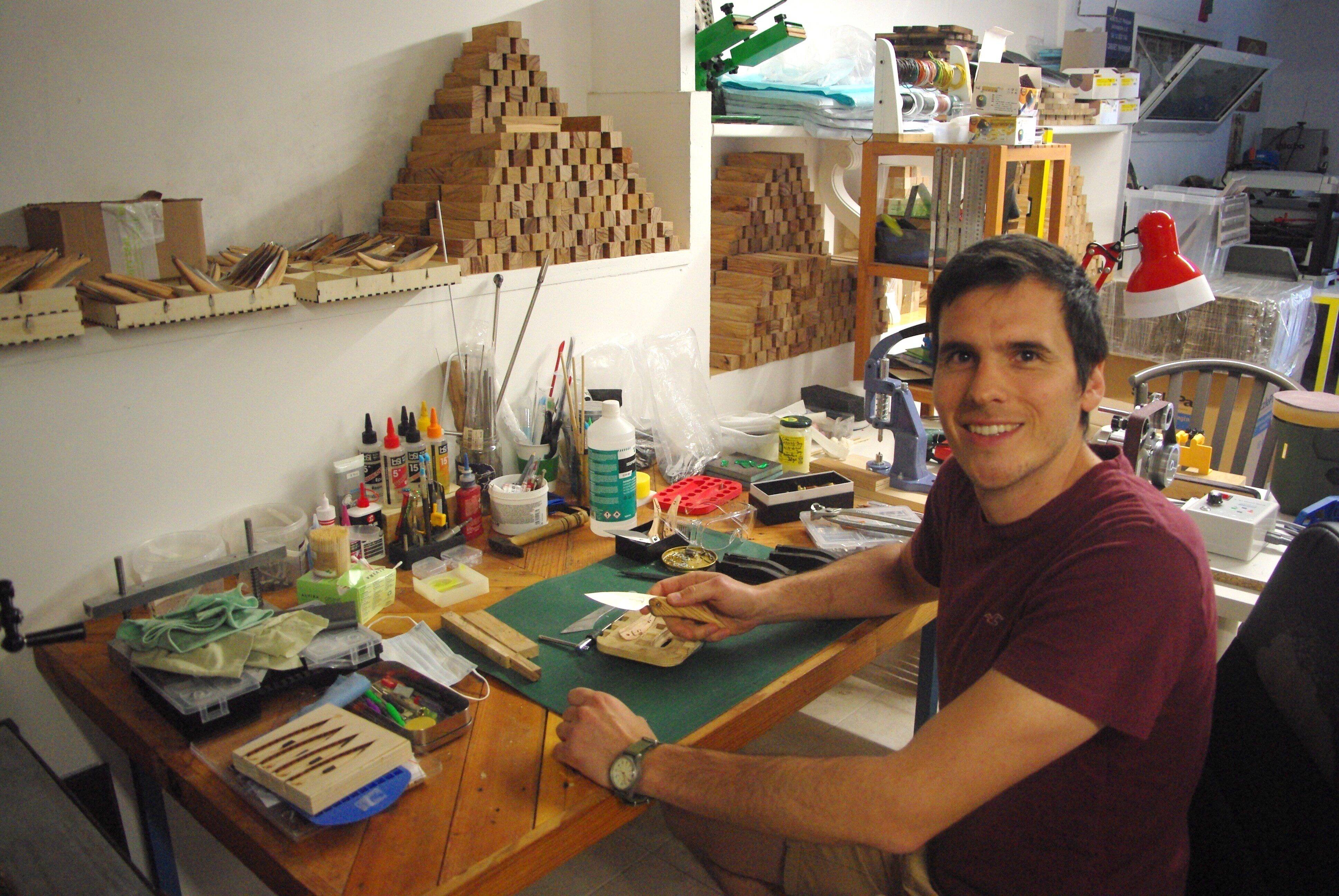 "La Lameta est une déclaration d'amour à notre territoire": cet ingénieur a tout plaqué pour lancer le premier couteau artisanal fabriqué à Nice