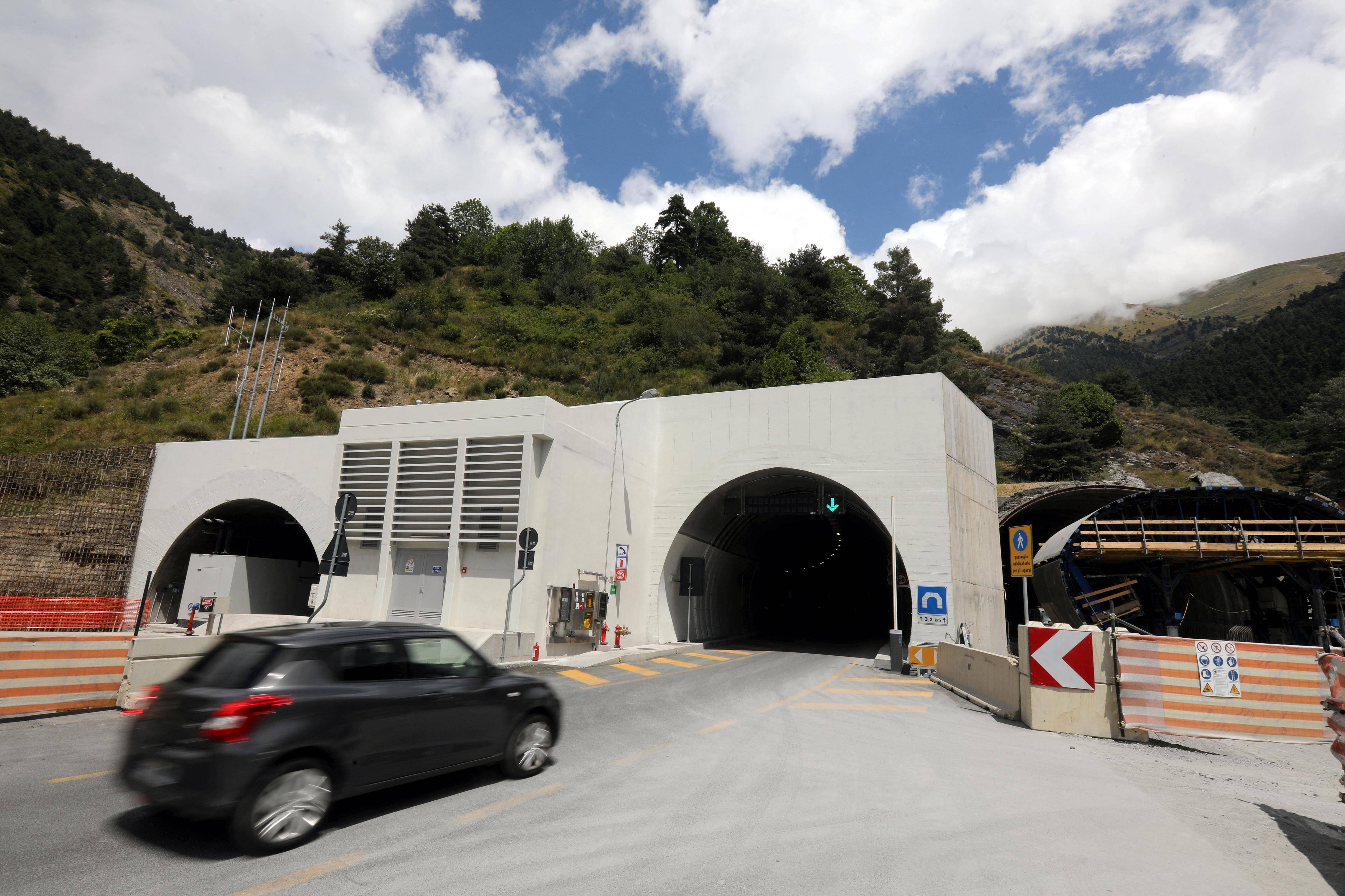 "Des chiffres remarquables": en un mois, près de 100.000 véhicules pointés au tunnel de Tende