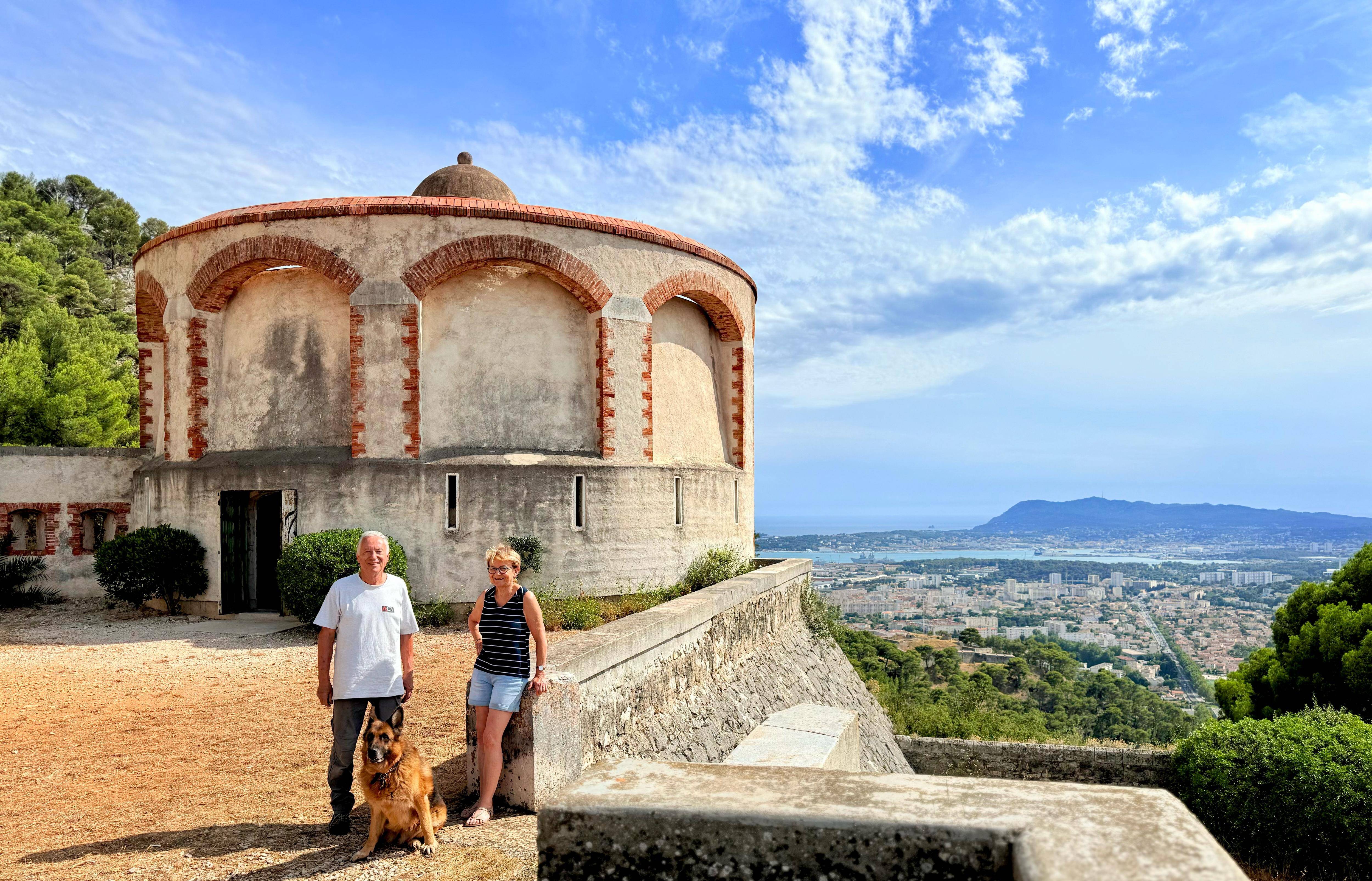 Ce couple a racheté un ancien ouvrage militaire, niché sur le mont Faron à Toulon, afin de le rénover