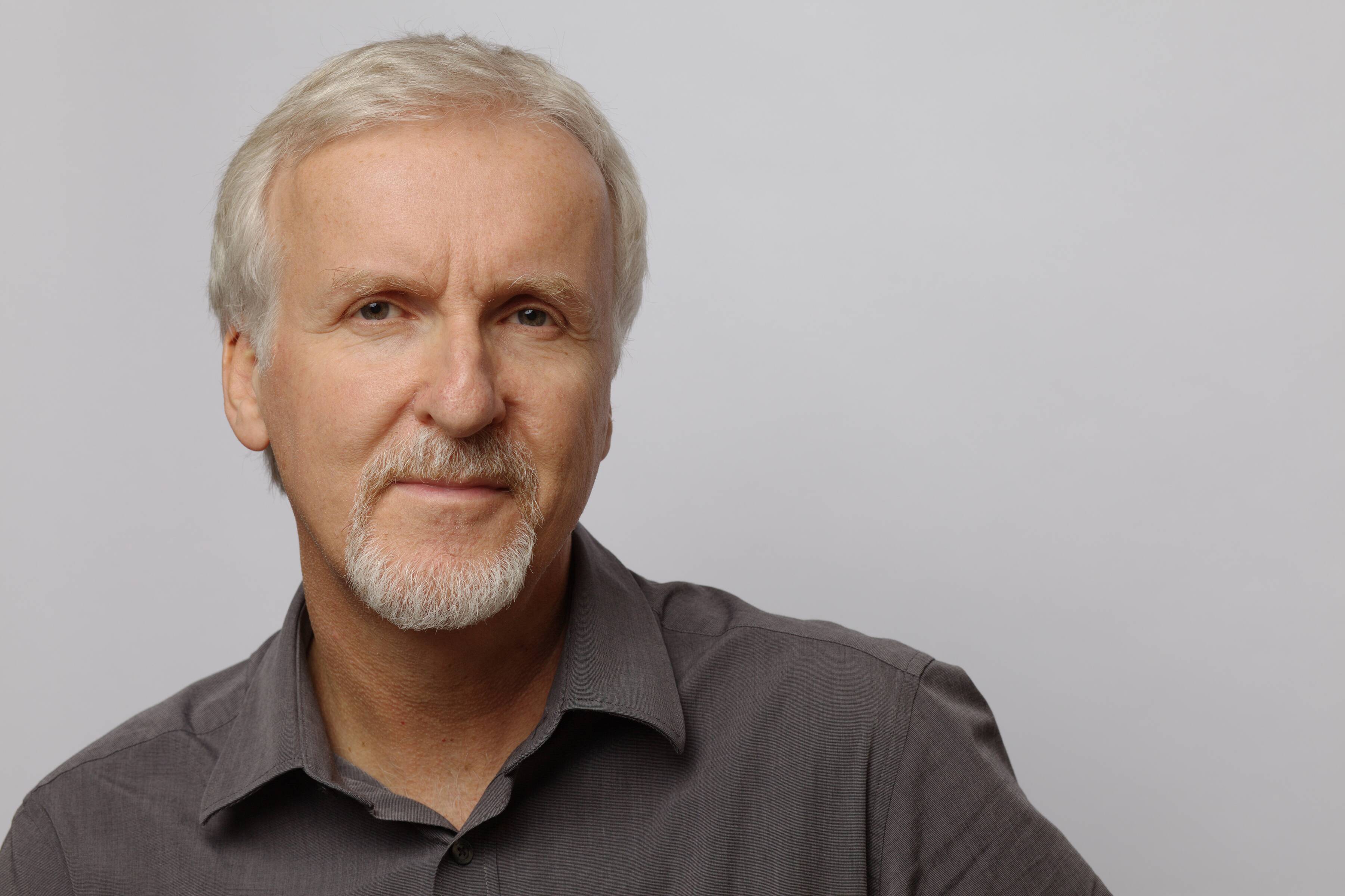 "Je ne savais pas que j'allais devenir cinéaste": rencontre avec James Cameron lors d'une exposition rétrospective à Cannes