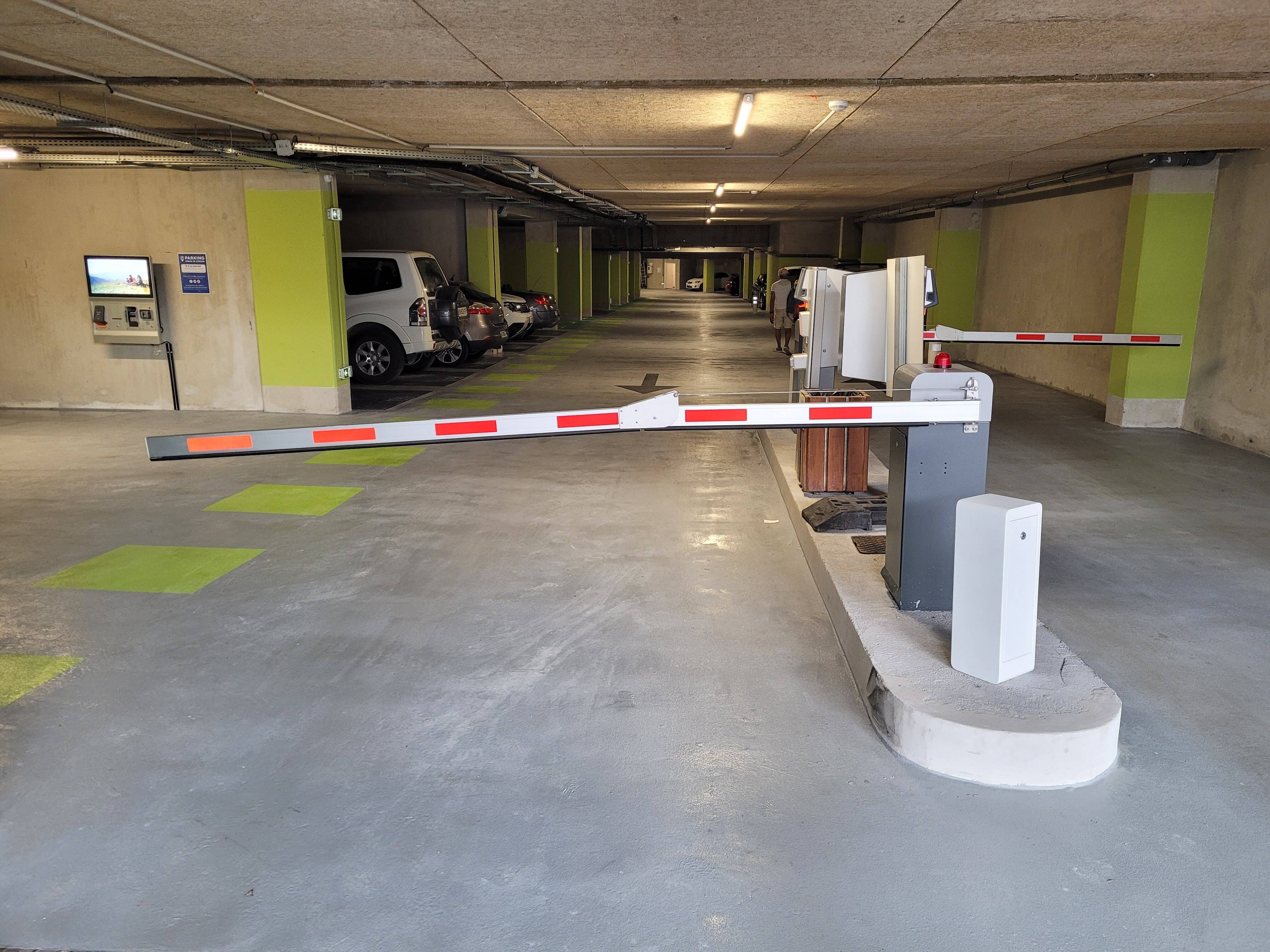 300 places de parking, des logements, une supérette... Le projet CSur de station inauguré à Valberg