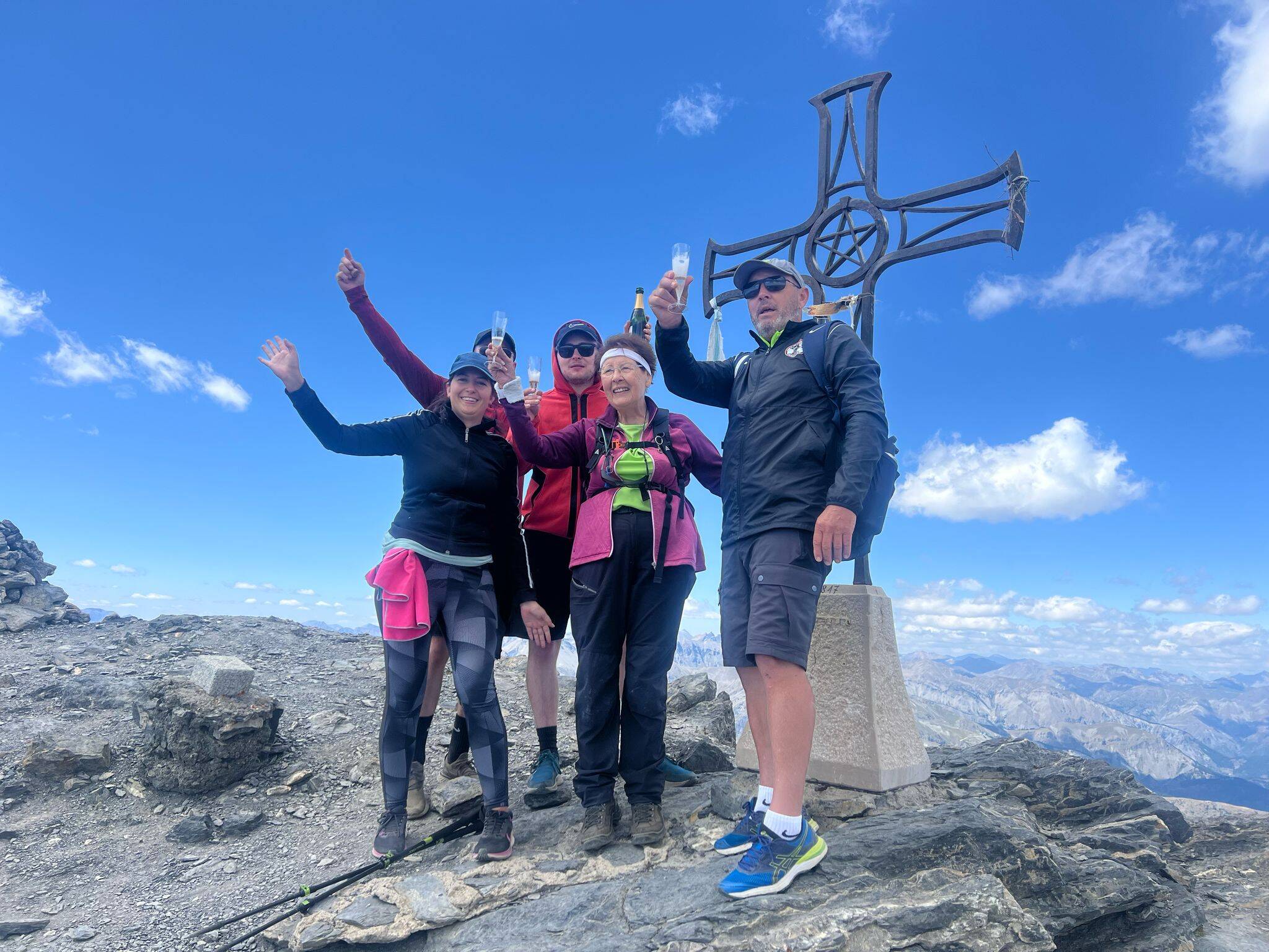 Elle se lance le défi de grimper à 2.800 mètres d'altitude dans le Mercantour: Ginette, 90 ans et toujours au sommet