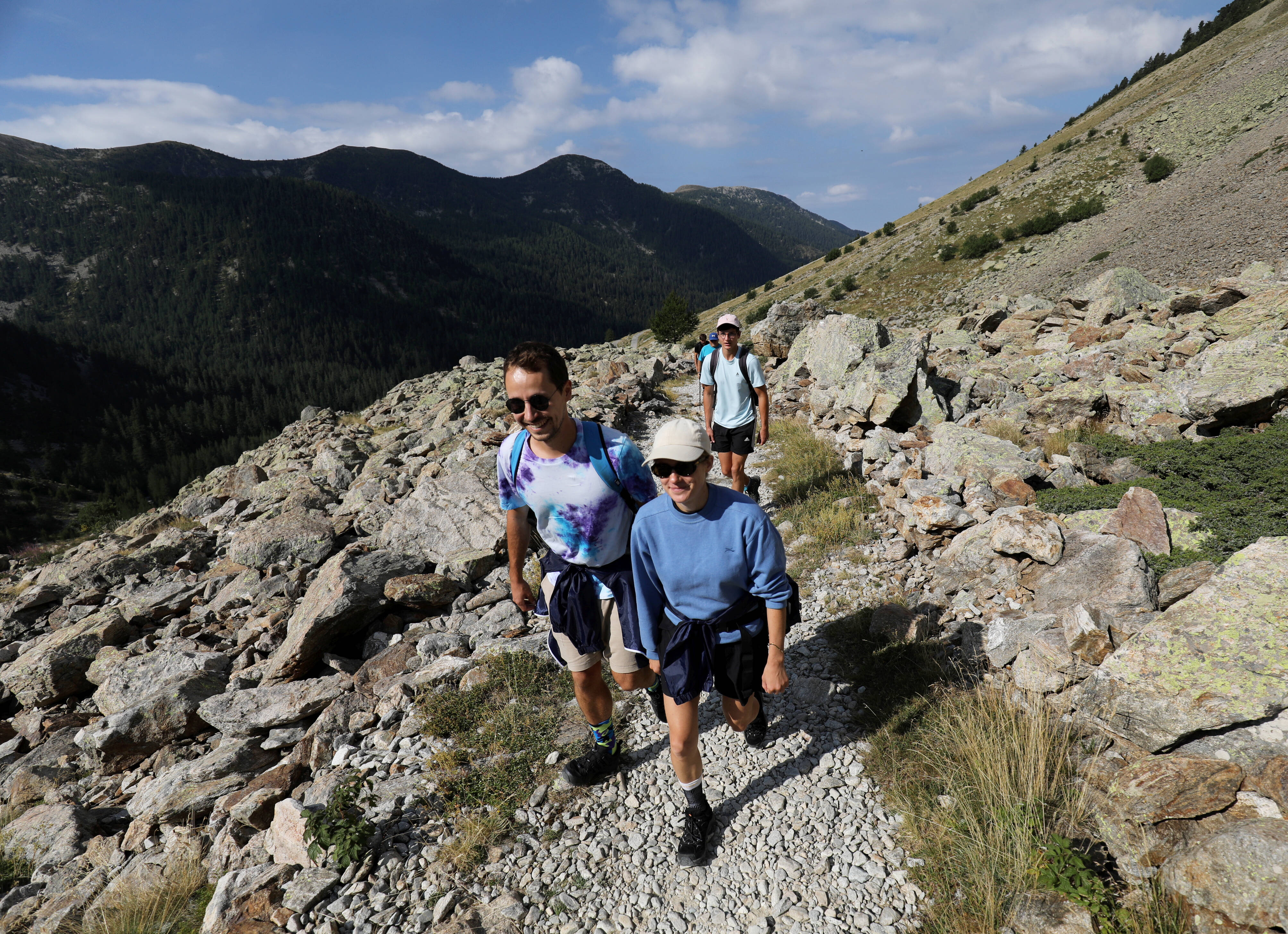 "L'avantage de vivre ici, c'est qu'une fois qu'on a terminé de travailler, on se sent en vacances": que font les Azuréens qui ne partent pas l'été?