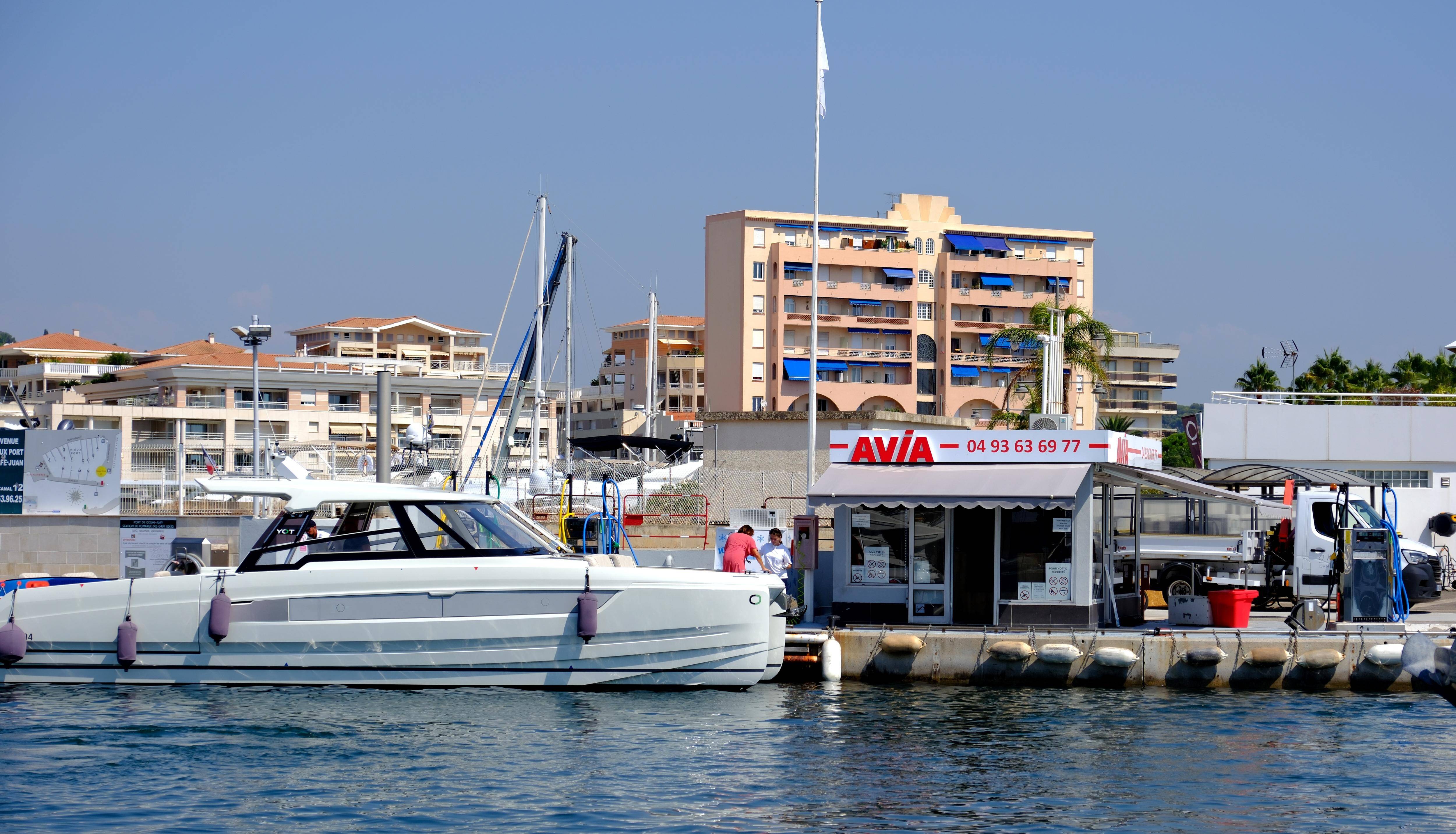 "Le sans-plomb 98 s'est retrouvé dans la pompe gasoil... et inversement": 15 bateaux touchés par une inversion de carburant au port Camille-Rayon à Golfe-Juan