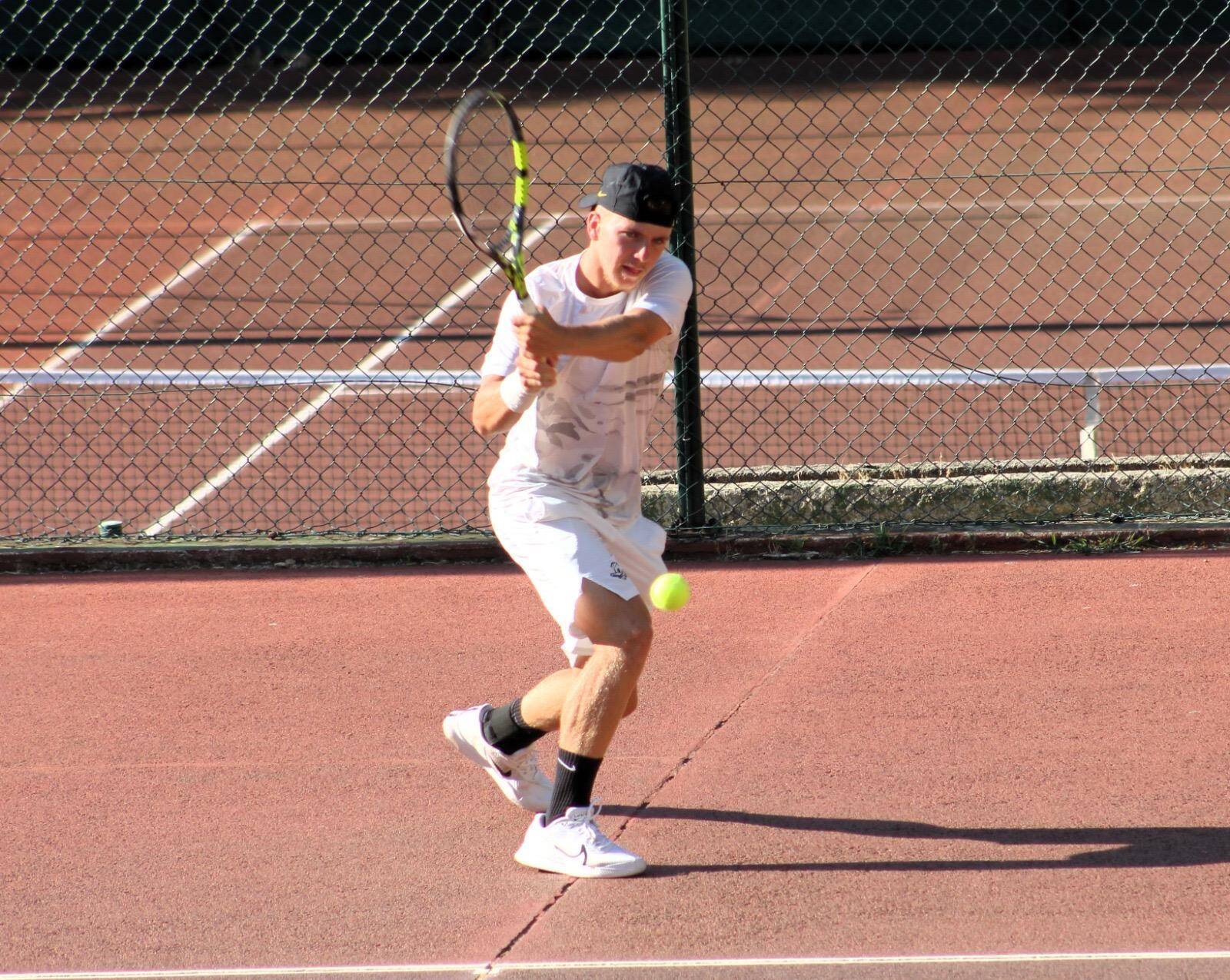 À la découverte de Clément Mire, le jeune tennisman seynois qui vient d'intégrer le classement ATP