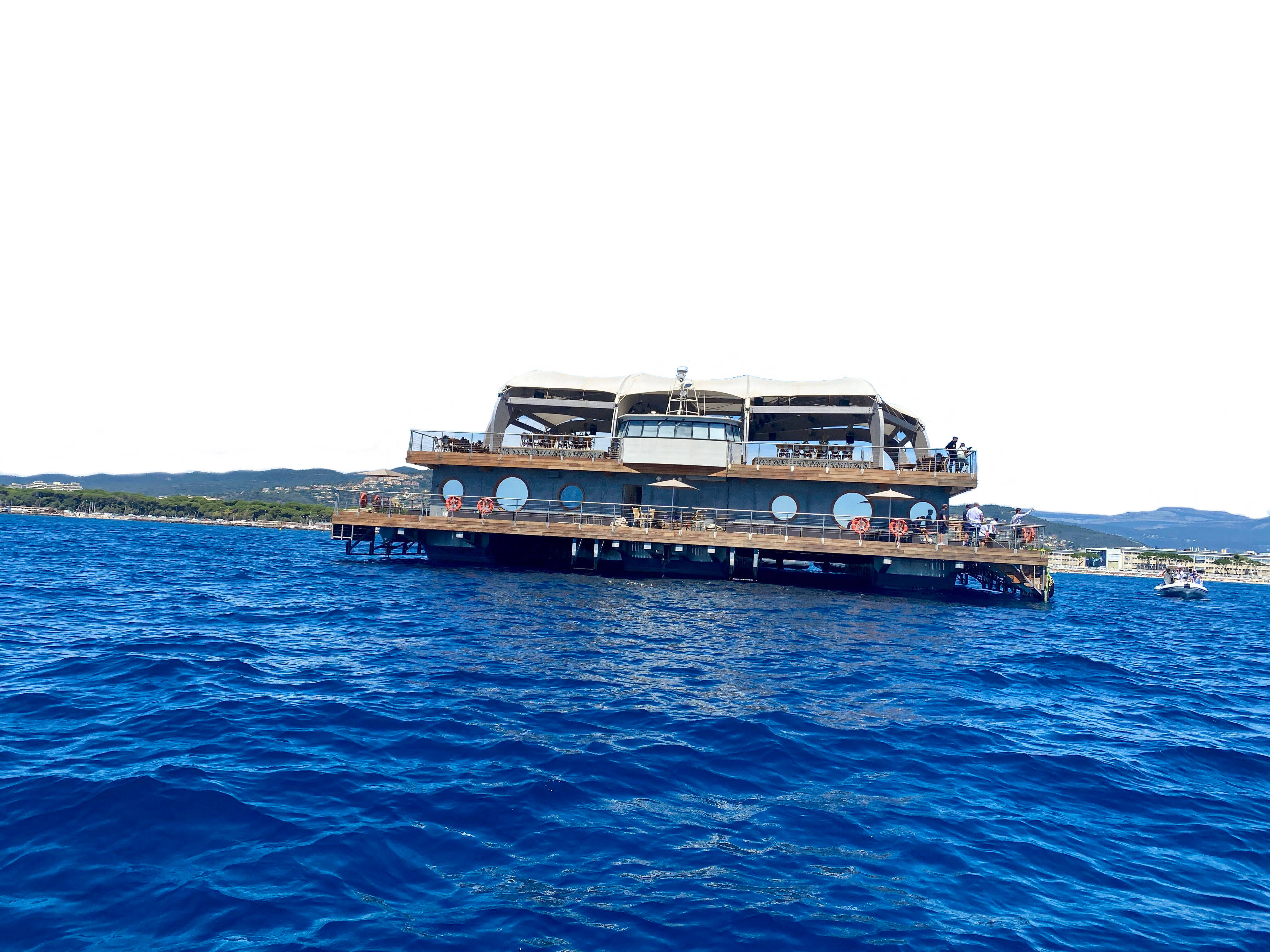 La plateforme Canua Island, qui avait créé la polémique, quitte définitivement la Côte d'Azur pour Malte