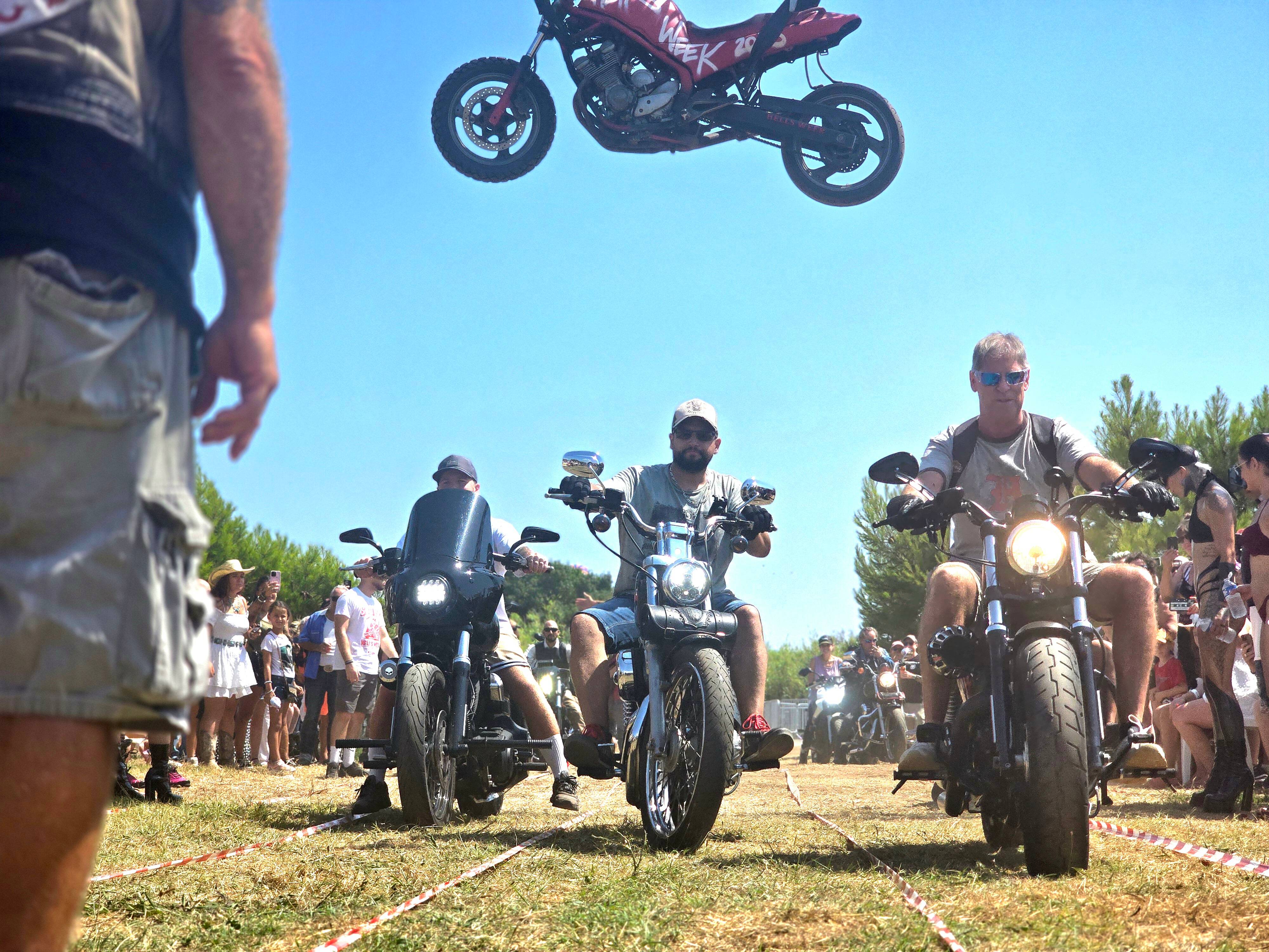 Bécanes en folie et show plein gaz à la Hell's week jusqu'à ce dimanche soir à la Base nature de Fréjus