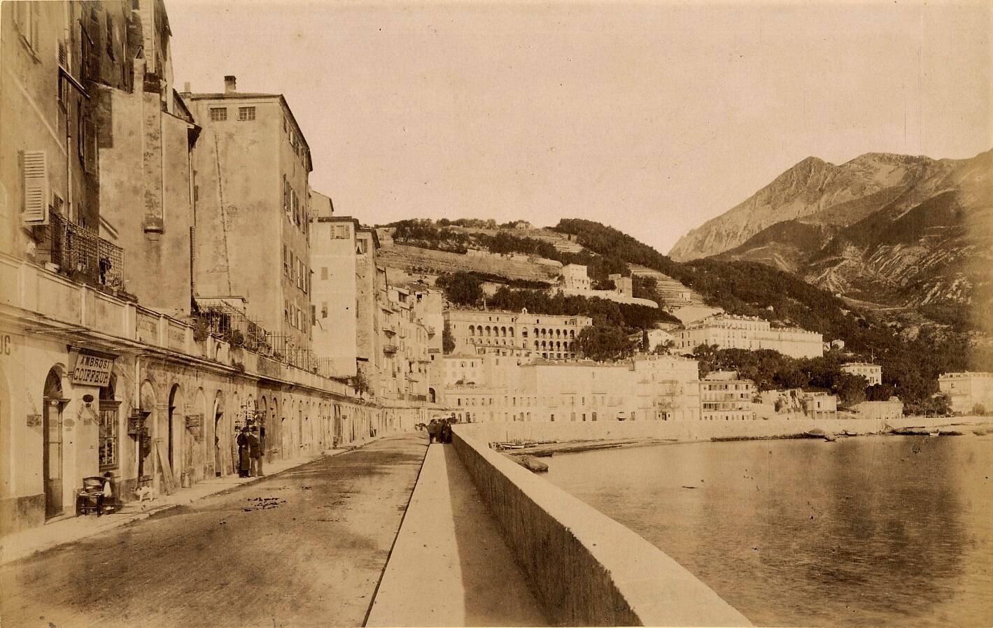 Il vient d'être inauguré après un an de travaux: voici l'histoire du quai Bonaparte à Menton