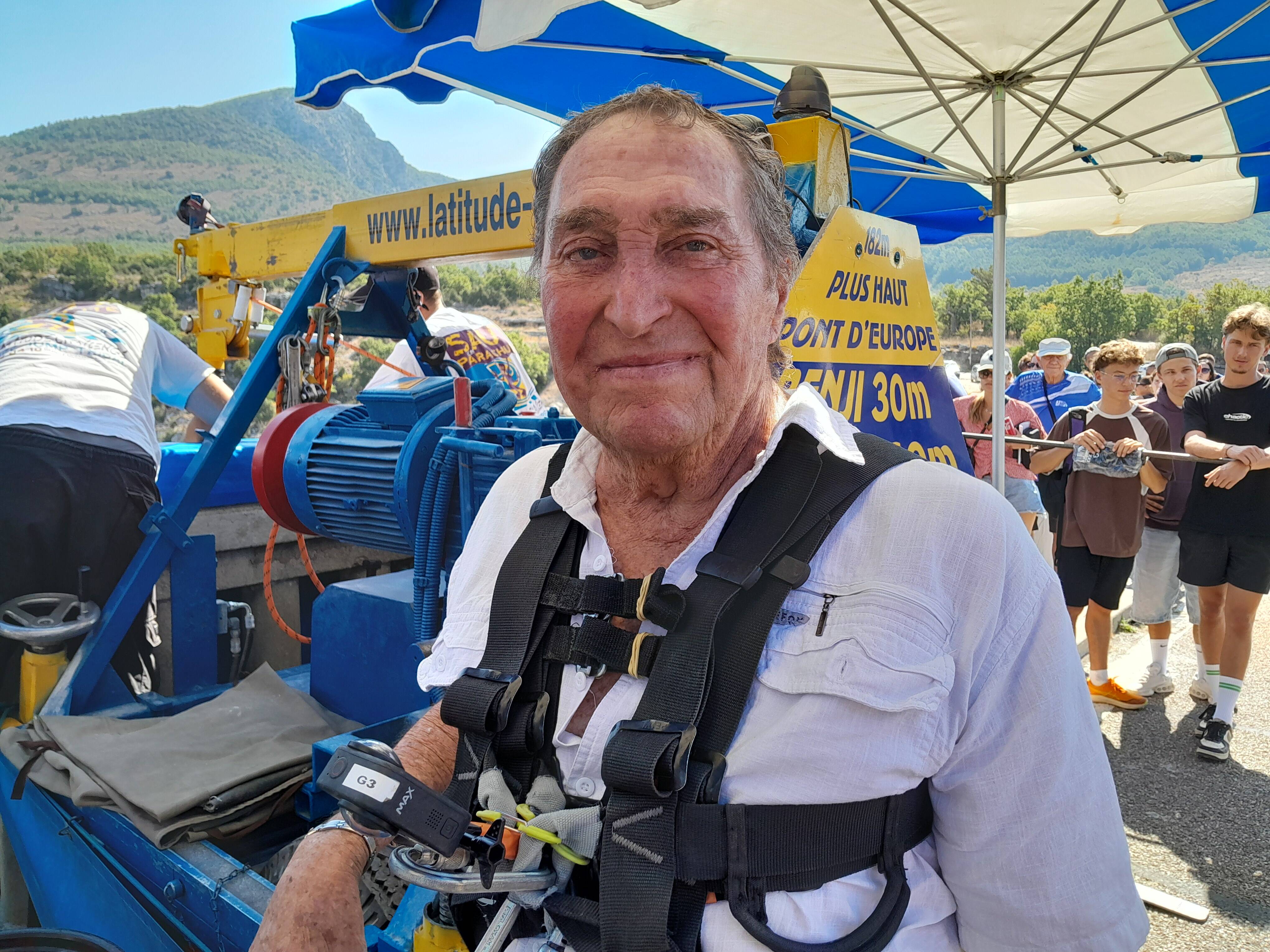 "Je préfère mourir ici qu'en Ehpad": José, 93 ans, a sauté à l'élastique pour la troisième fois