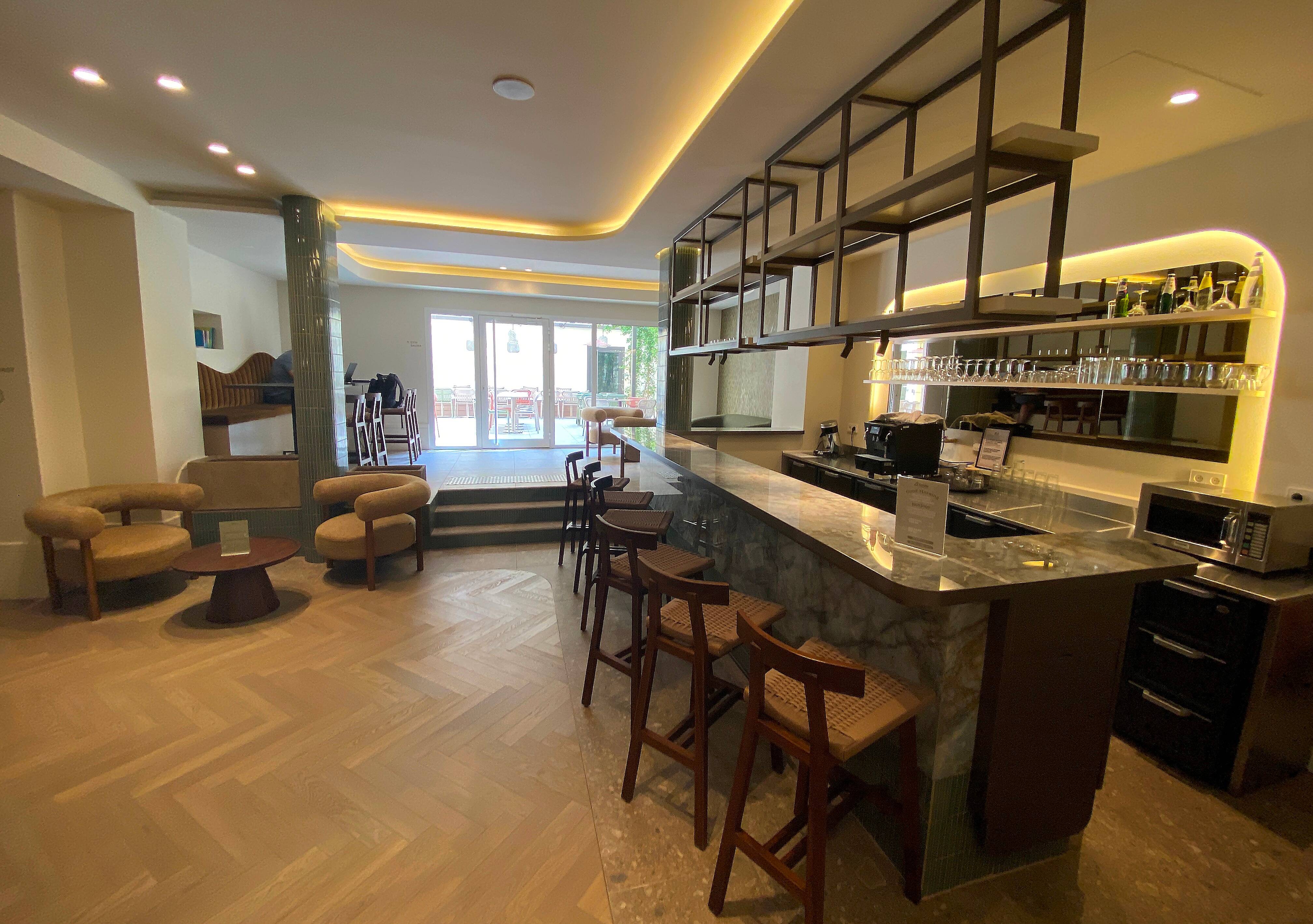 Cet établissement vétuste du centre-ville de Nice est devenu un hôtel 4-étoiles: on vous raconte sa transformation