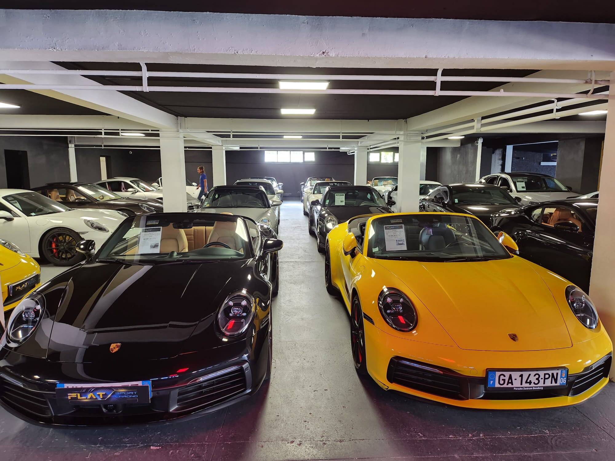 Dépôts-ventes, clients floués, vie fastueuse... Une entreprise accusée d'avoir mis en place une vaste escroquerie dans la revente de voitures de luxe à Mougins