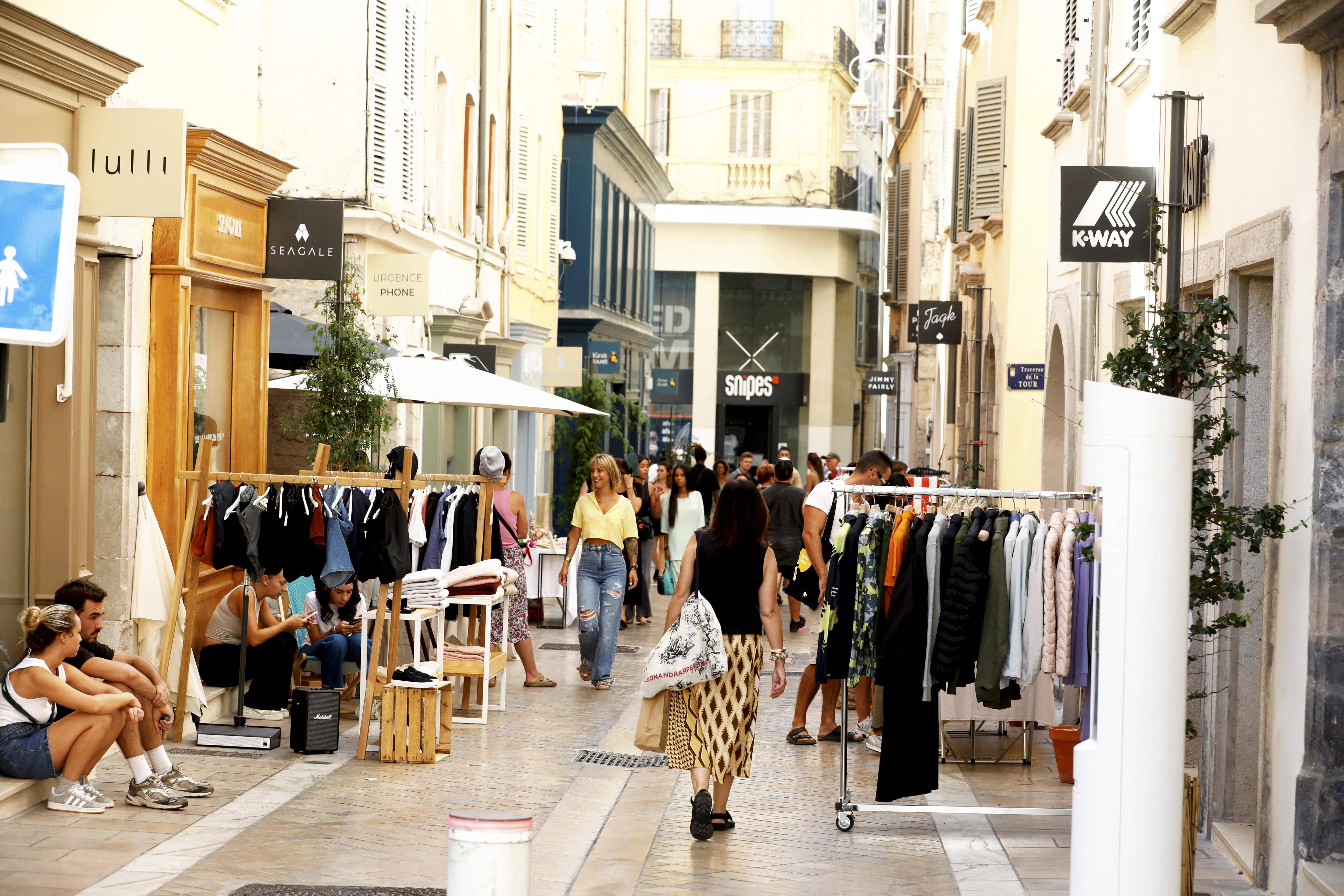 Place aux bonnes affaires et aux animations: la grande braderie de Toulon, 50e édition, ça commence ce jeudi
