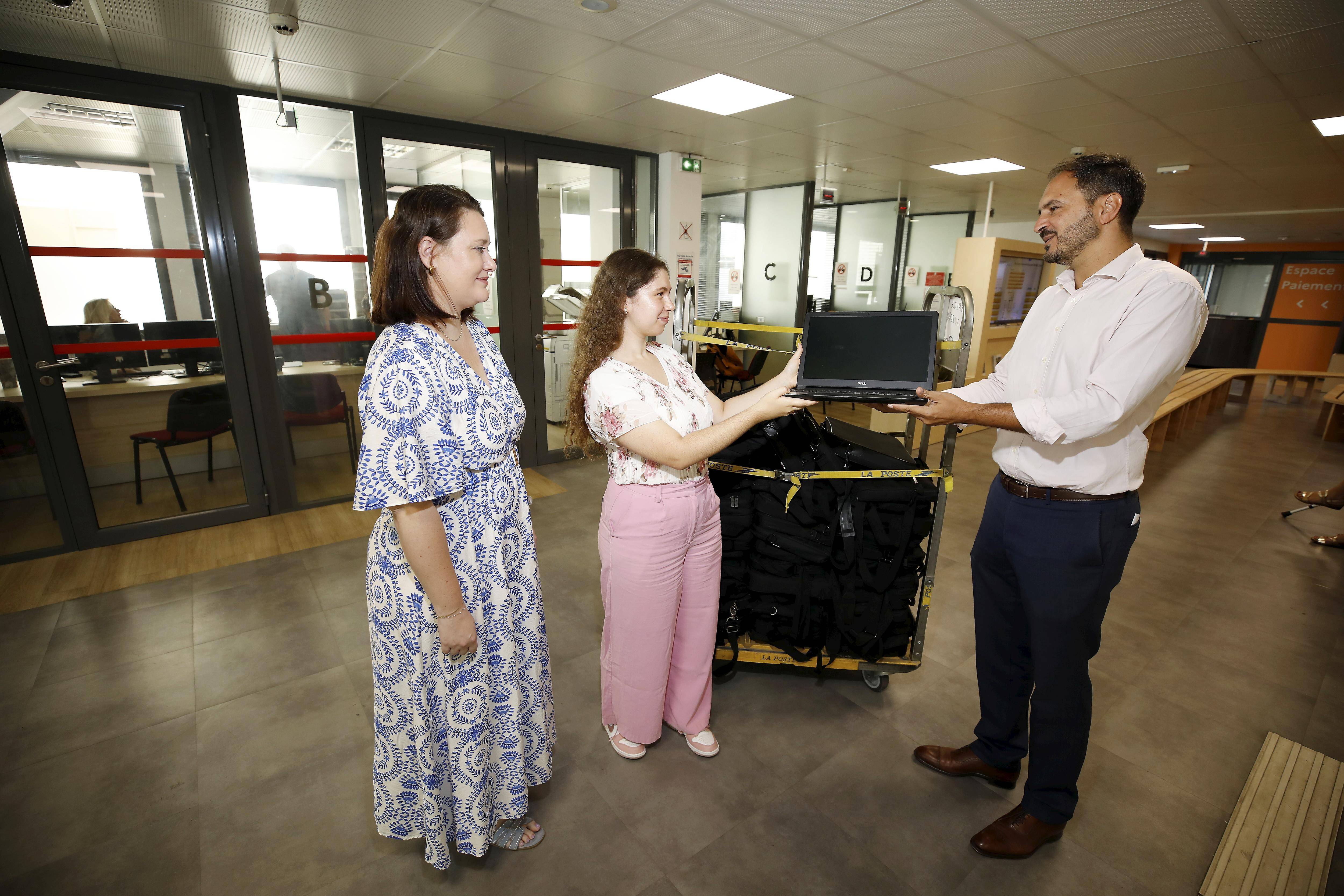 Quand les impôts donnent une seconde vie à leurs ordinateurs pour réduire la fracture numérique à Nice