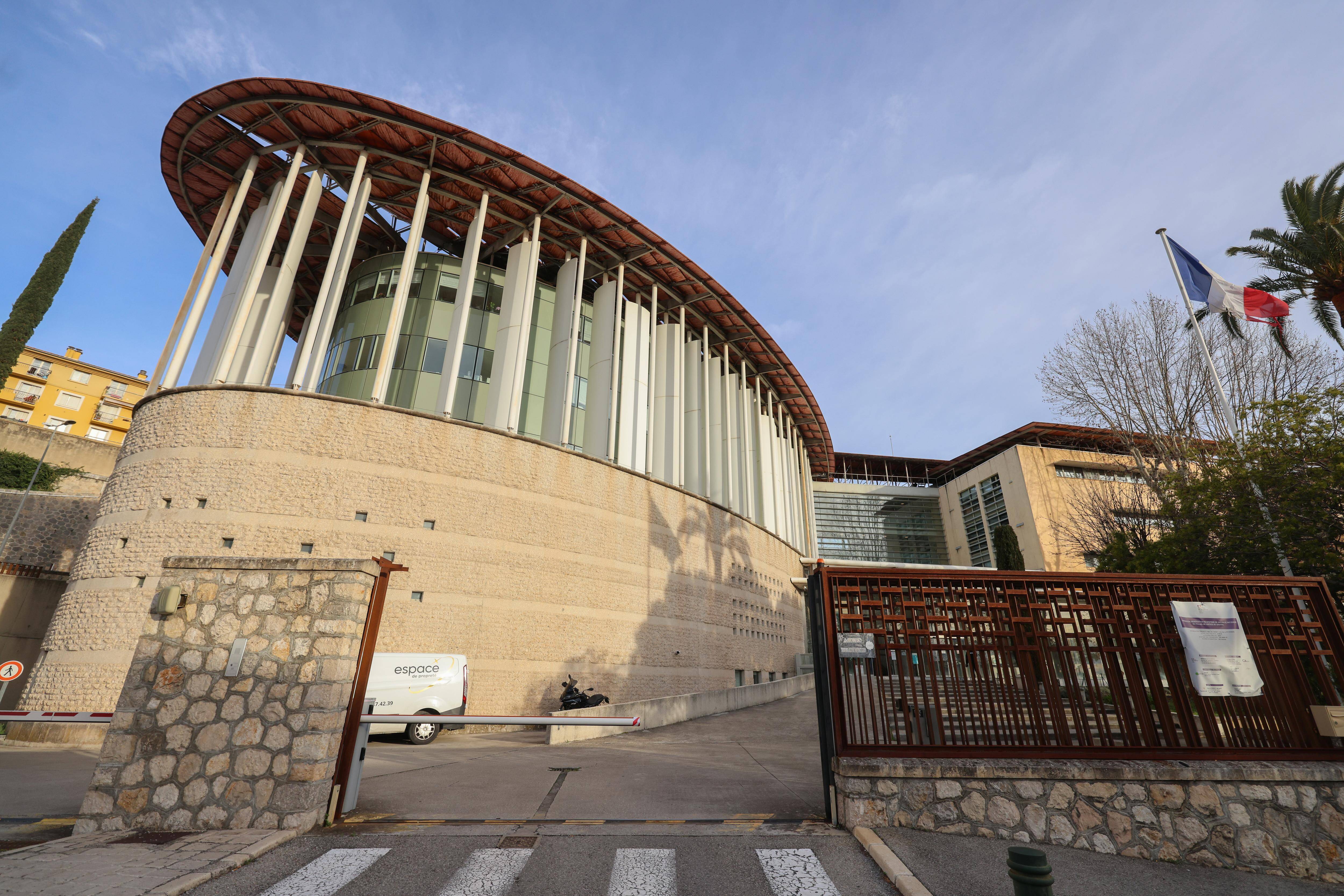 Elle avait refusé ses avances, un homme emprisonné après avoir agressé et arraché le collier d'une passante à Villeneuve-Loubet