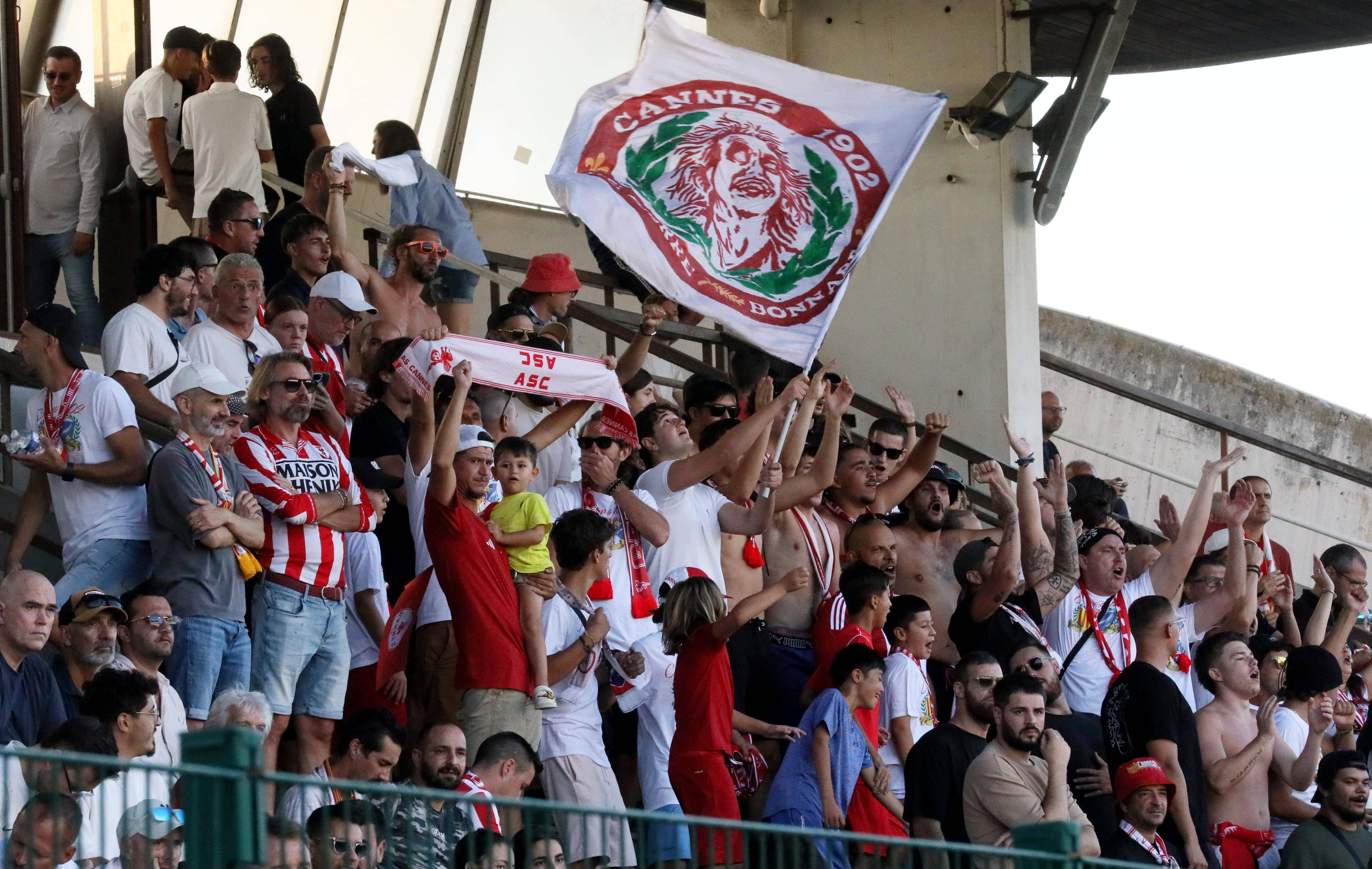 "J'espère voir du beau football, comme la saison dernière": les supporters Cannois ont retrouvé le stade Pierre-de-Coubertin ce vendredi 22 août