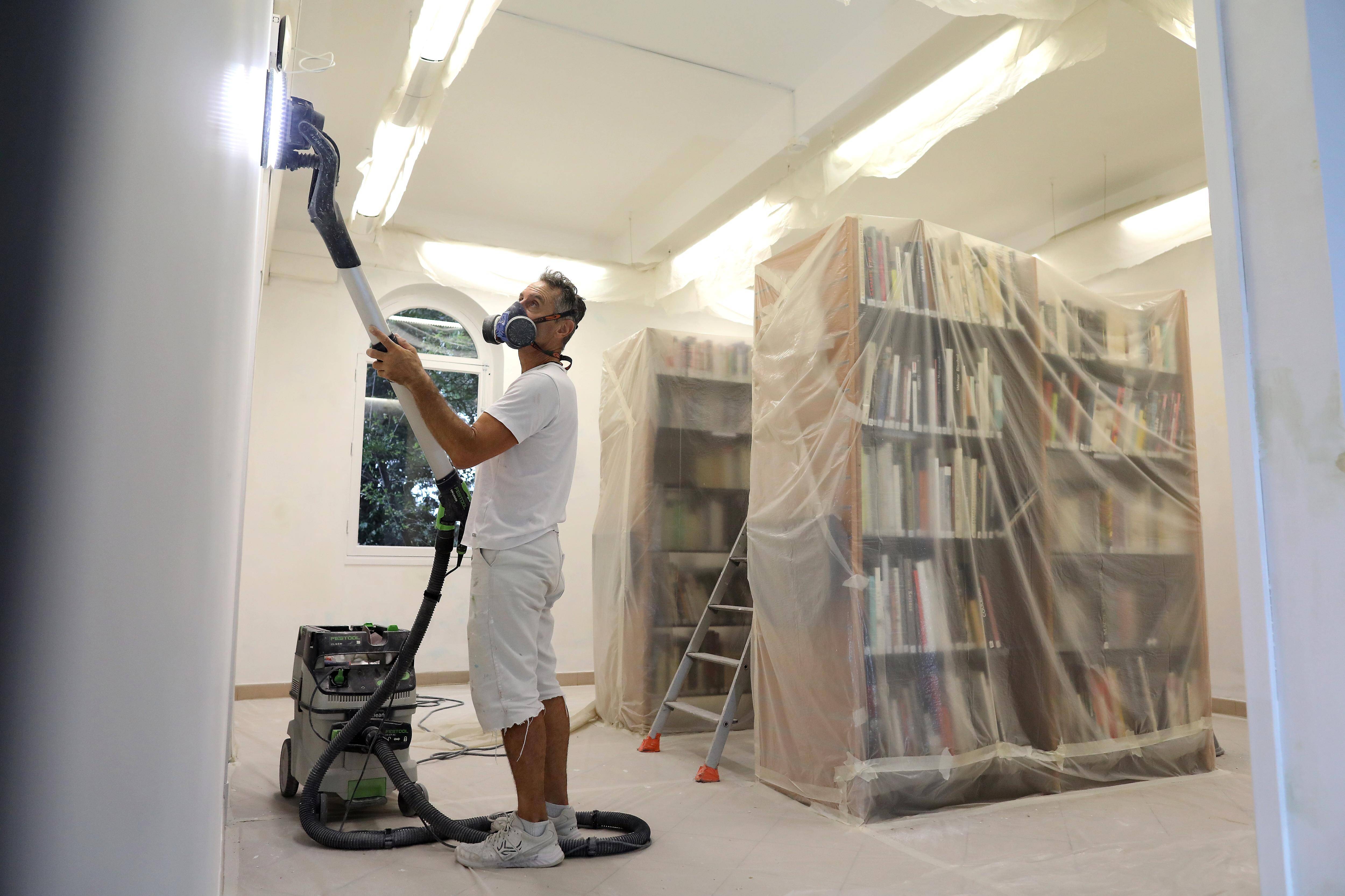 Comment progressent les travaux de rénovation-peinture de la médiathèque à Cagnes-sur-Mer? On fait le point