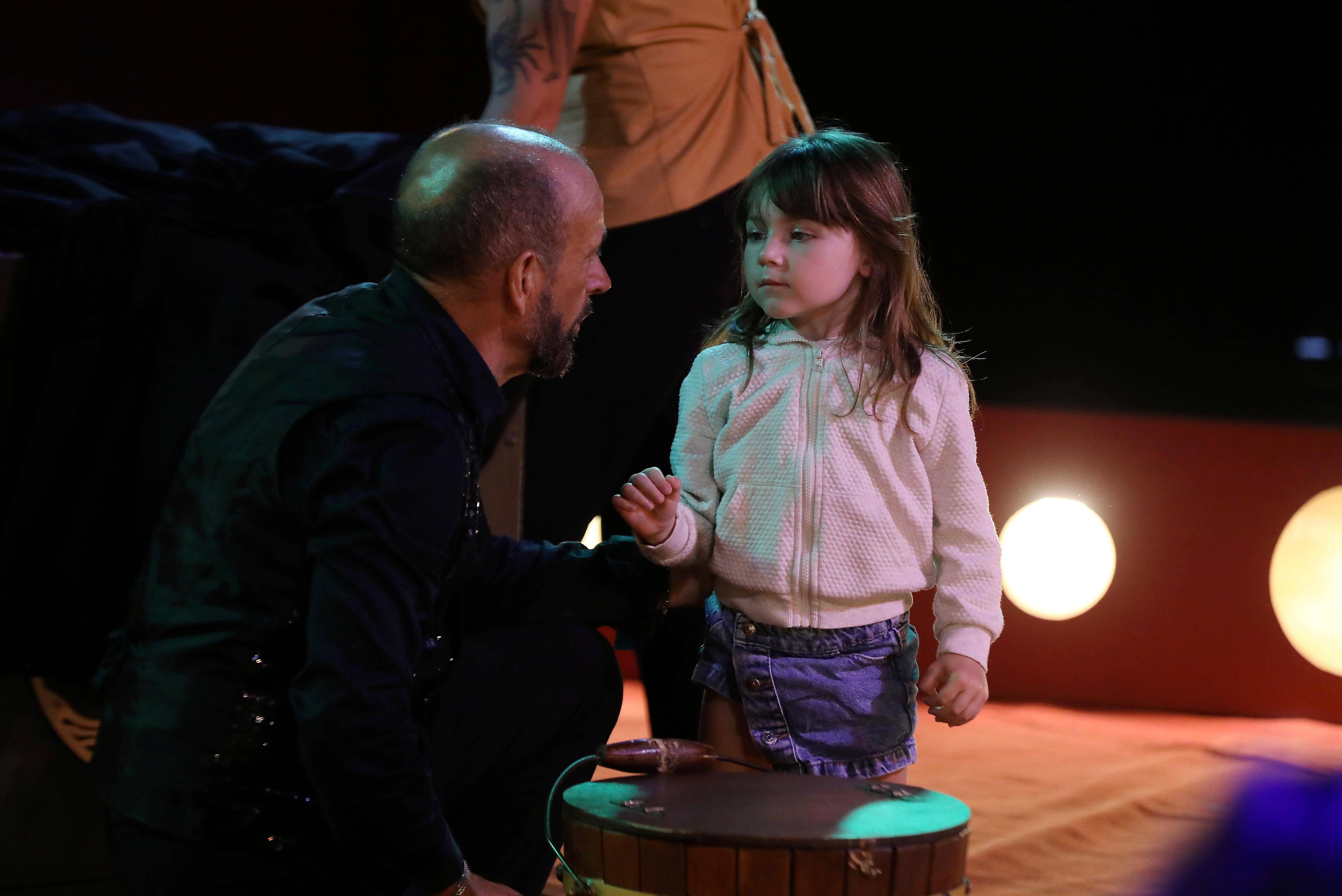 Cirque Piedon à Menton: Marylou Piedon, 3 ans et demi, fait ses premiers pas sous le chapiteau