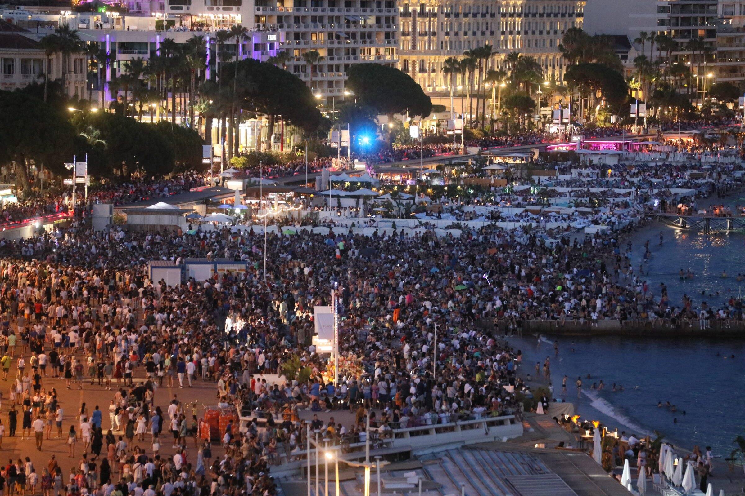 Cargaisons perdues, célébrités, écologie... 8 choses à savoir sur le festival pyrotechnique dont la dernière date se tient ce dimanche