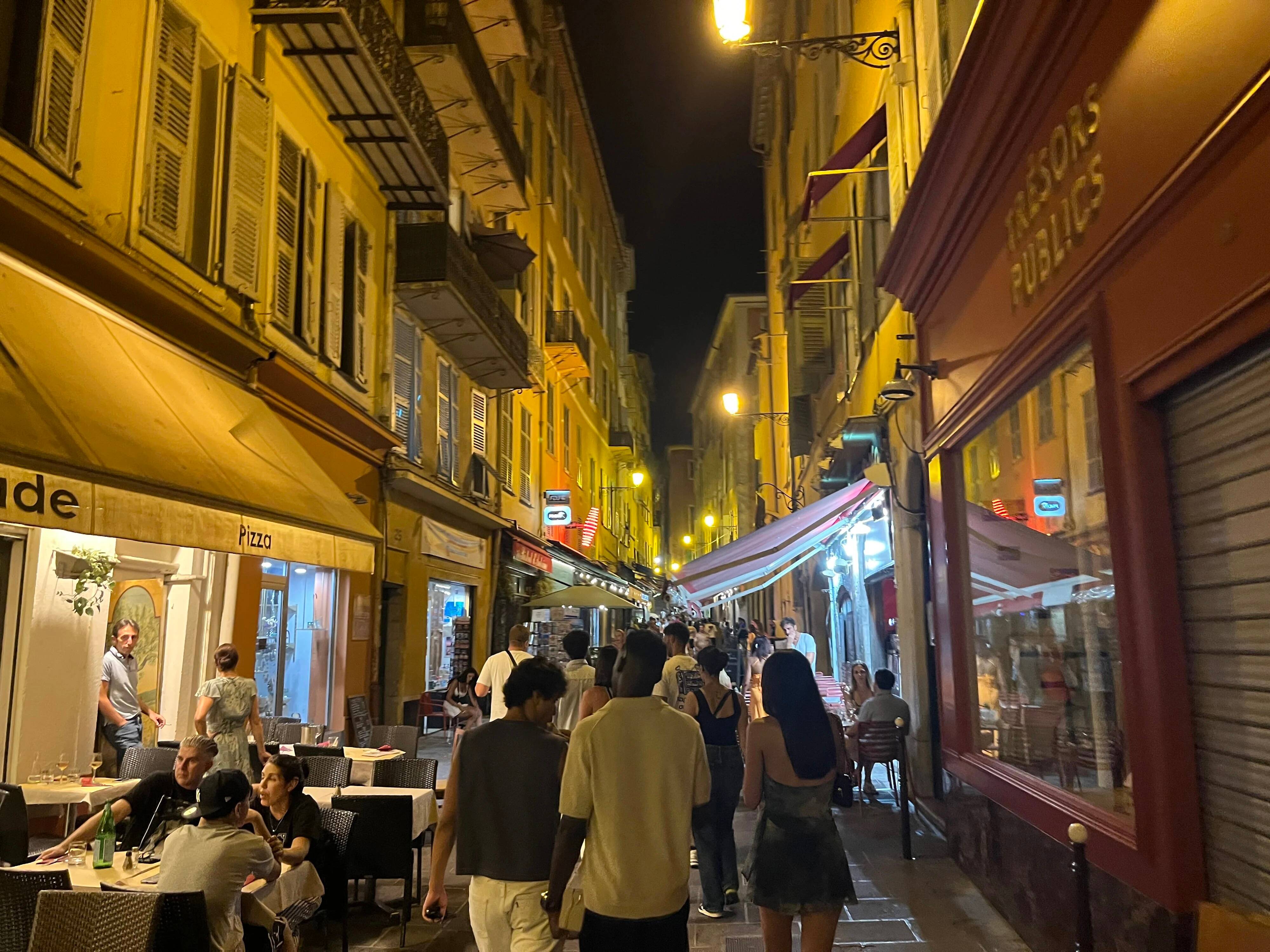 Deux policiers blessés et menacés de mort à Nice alors qu'ils contrôlaient un jeune d'une vingtaine d'années