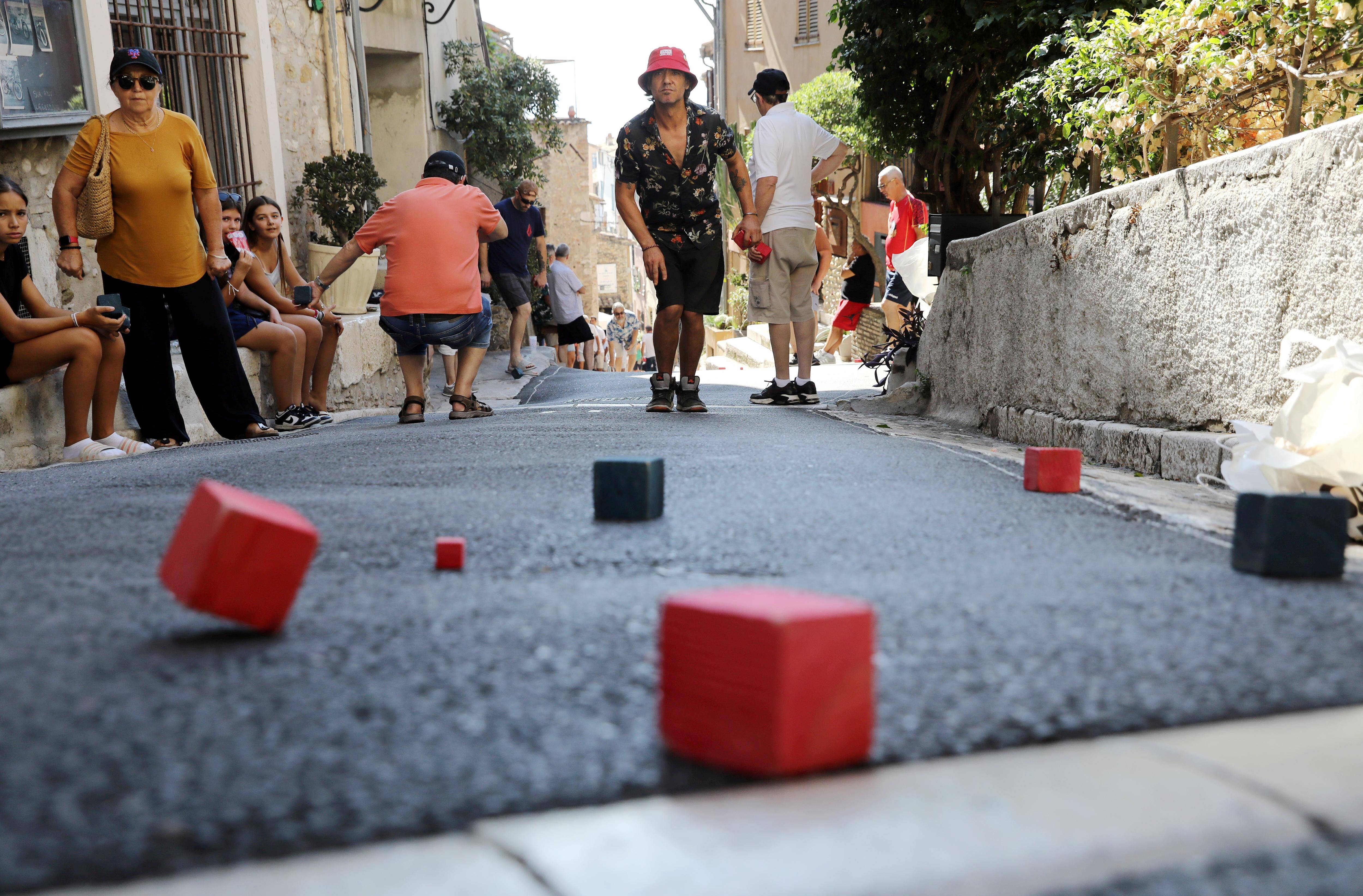 À Cagnes-sur-Mer, le championnat du monde des boules carrées accueille près de 400 joueurs ce week-end