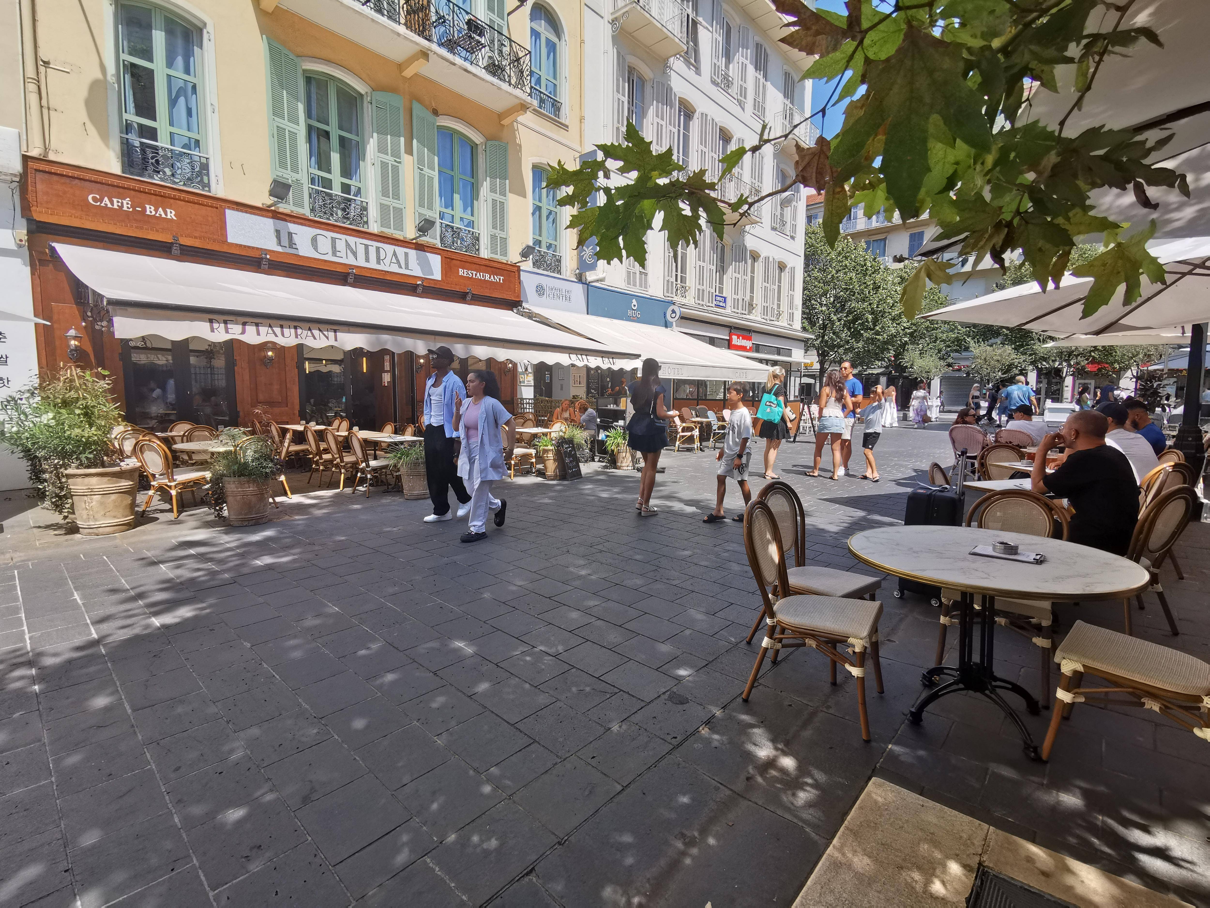 Bistronomie et ambiance rétro: comment ce nouveau restaurant, qui remplace une institution libanaise, dynamise ce quartier de Nice?