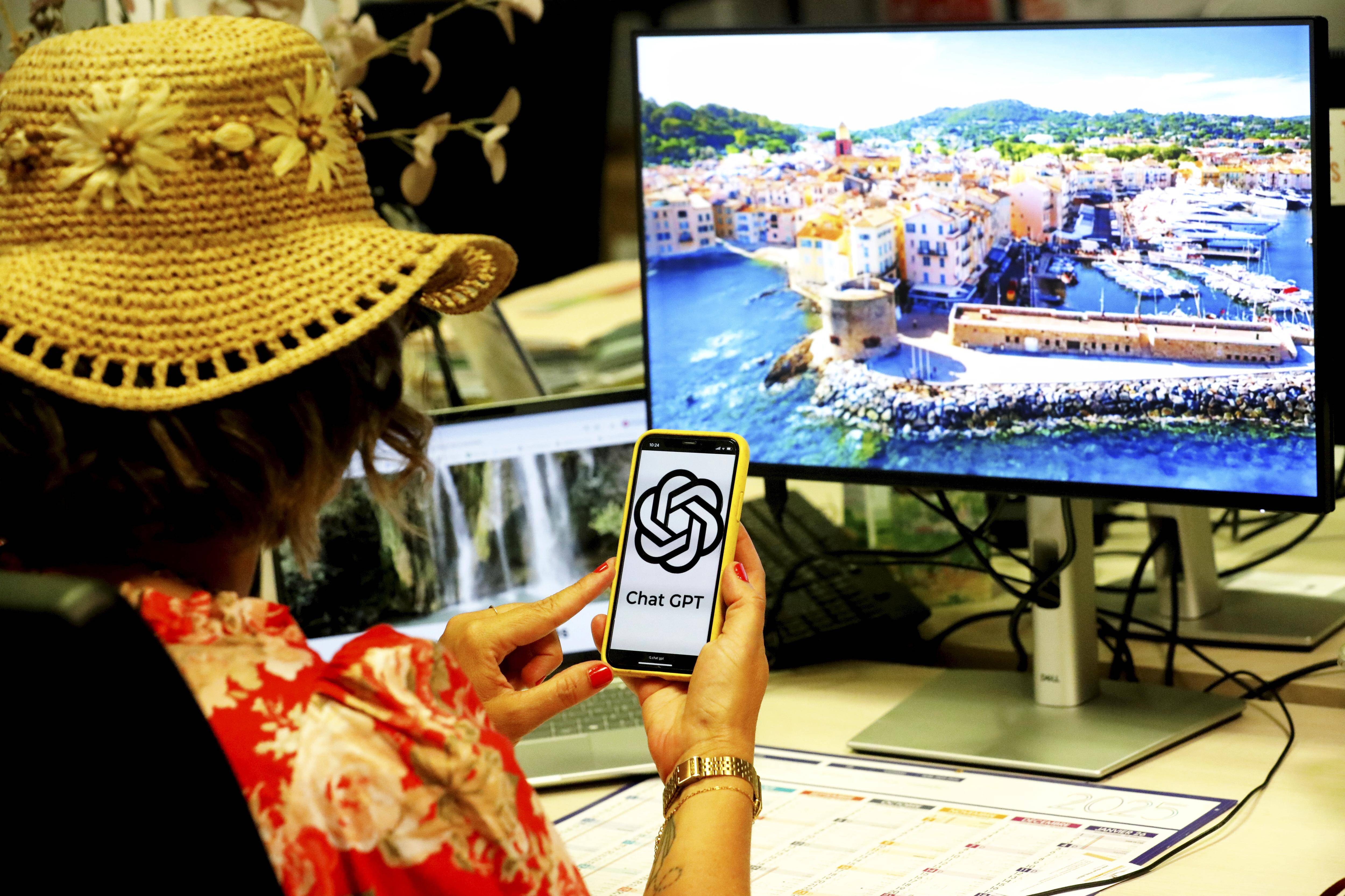 Suivez le guide, ou pas: les guides touristiques ont-ils toujours la côte?