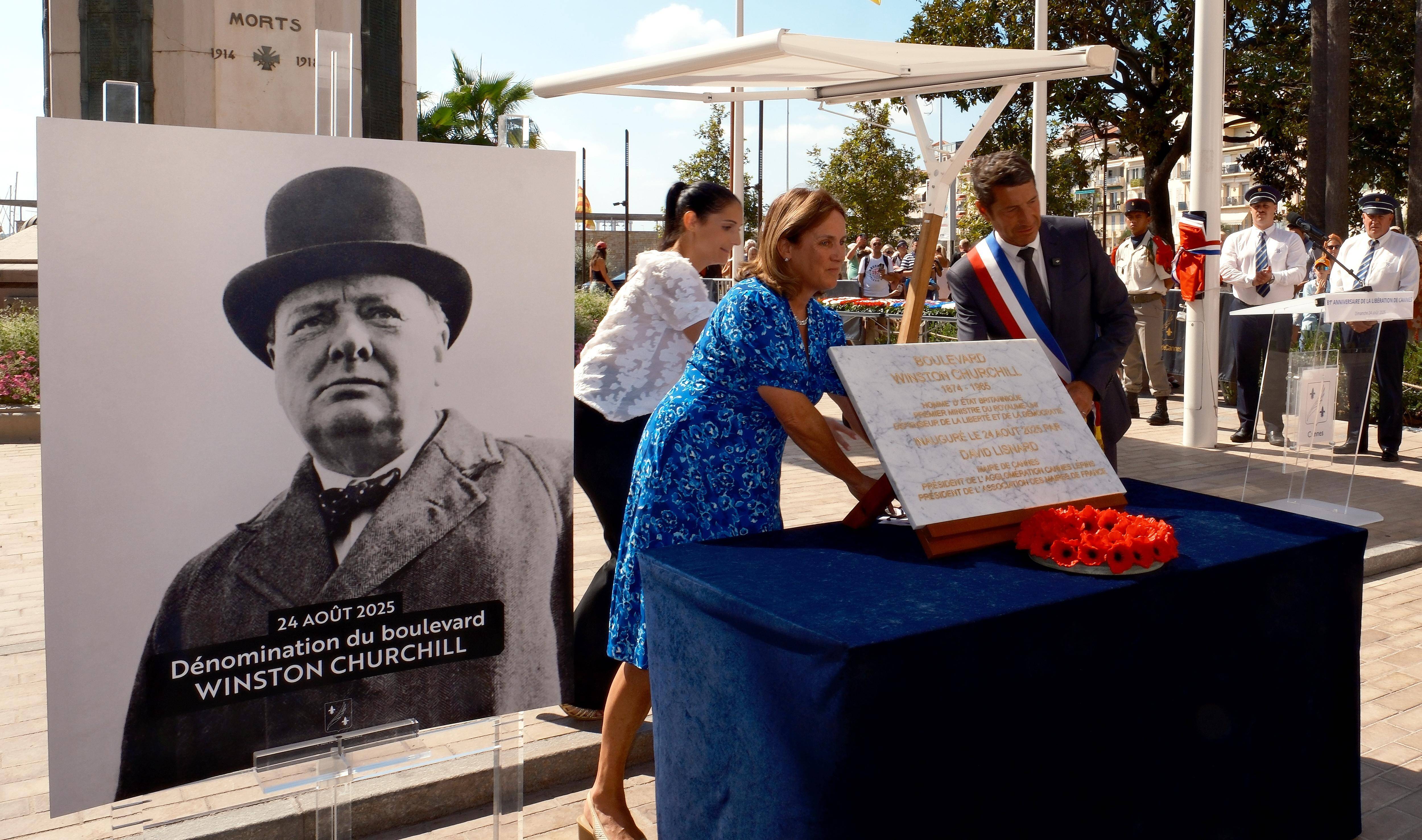 "Il n'était jamais plus heureux que lors de ses séjours à Cannes": l'arrière-petite-fille de Churchill émue alors que la Ville inaugure le boulevard Winston-Churchill