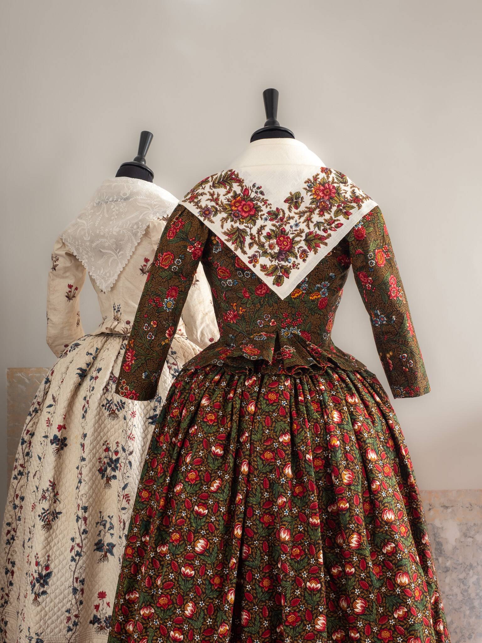 Une mode provençale et fleurie à découvrir à Grasse avec l'expo "Le Jardin d'Hélène"