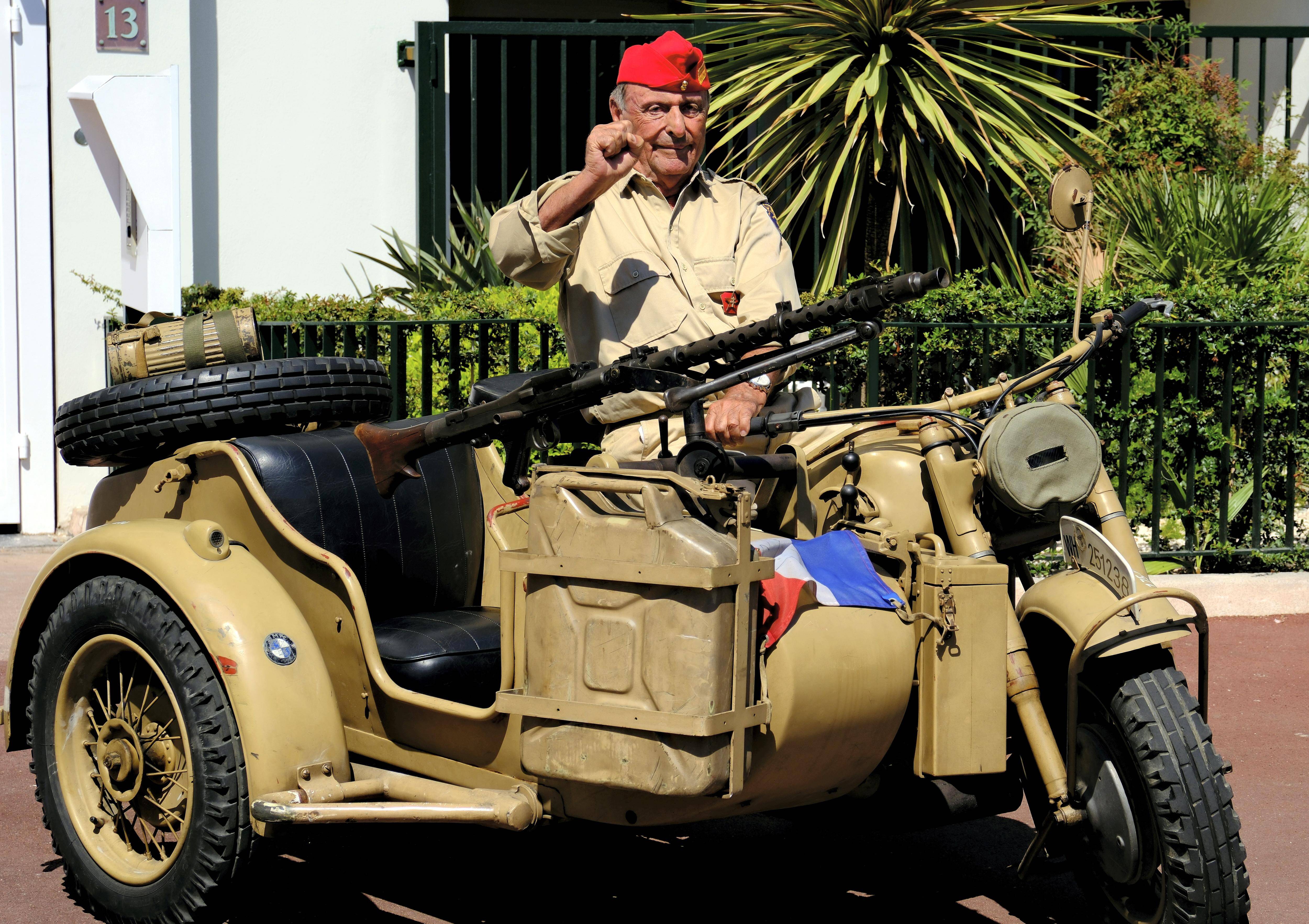 Après trois décennies à la tête du défilé de la Libération, Alain Sauvan, figure emblématique de Cannes, veut passer le relais
