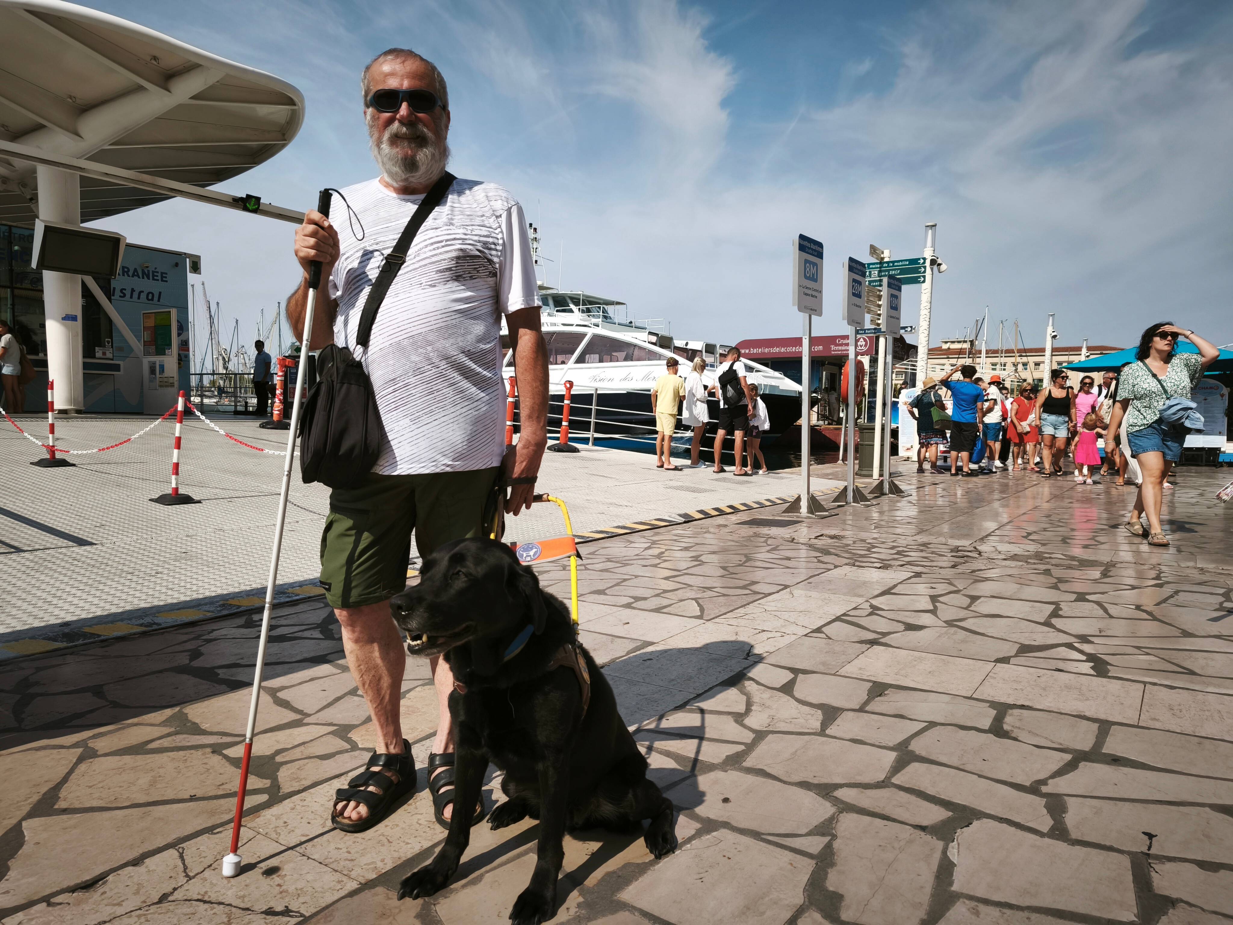 Refusé d'un restaurant à Toulon car son chien guide l'accompagne, ce retraité déficient visuel porte plainte