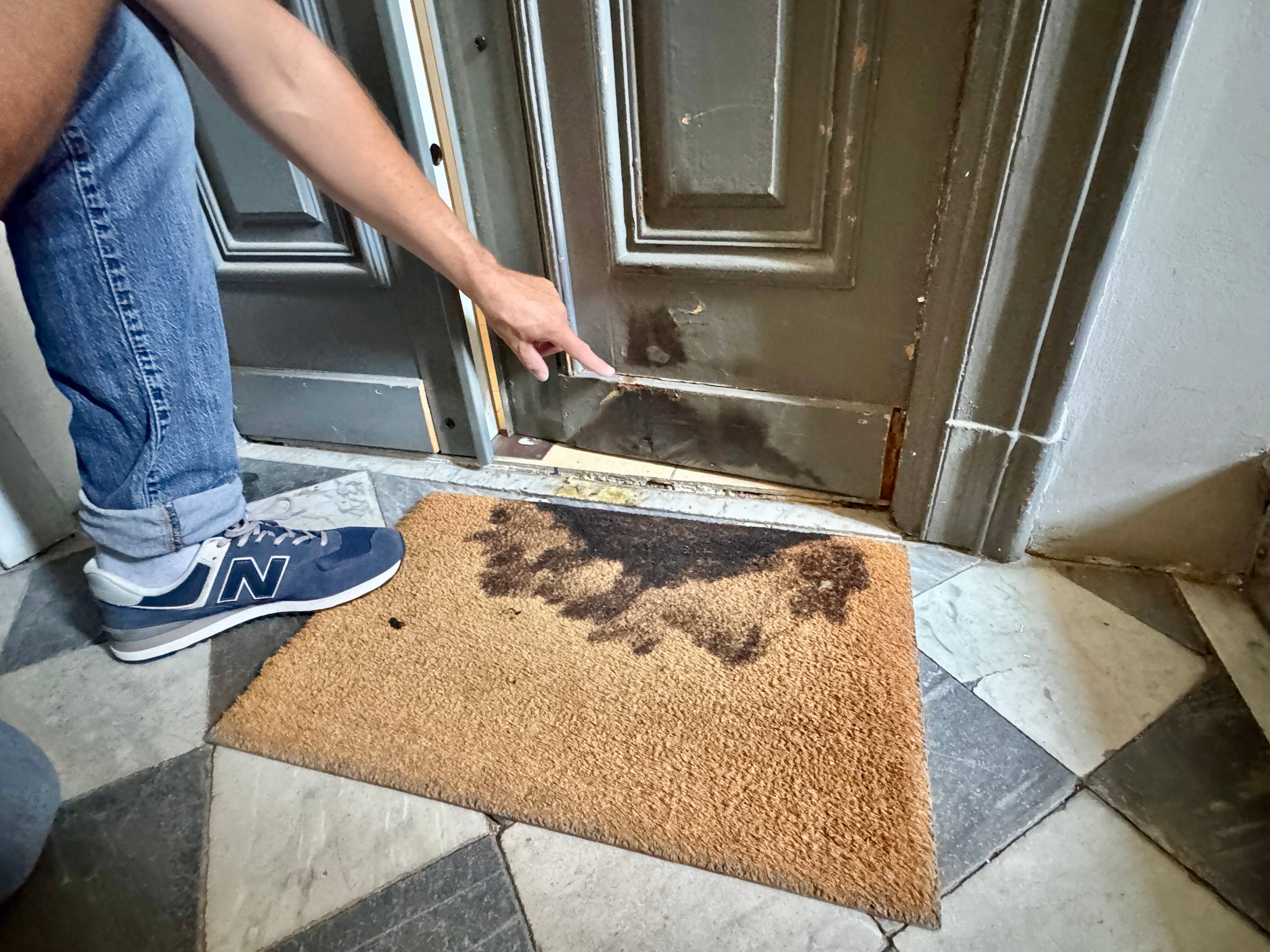 "C'est de l'ultra violence": il fête son anniversaire avec sa famille, on met le feu à la porte de son appartement à Nice