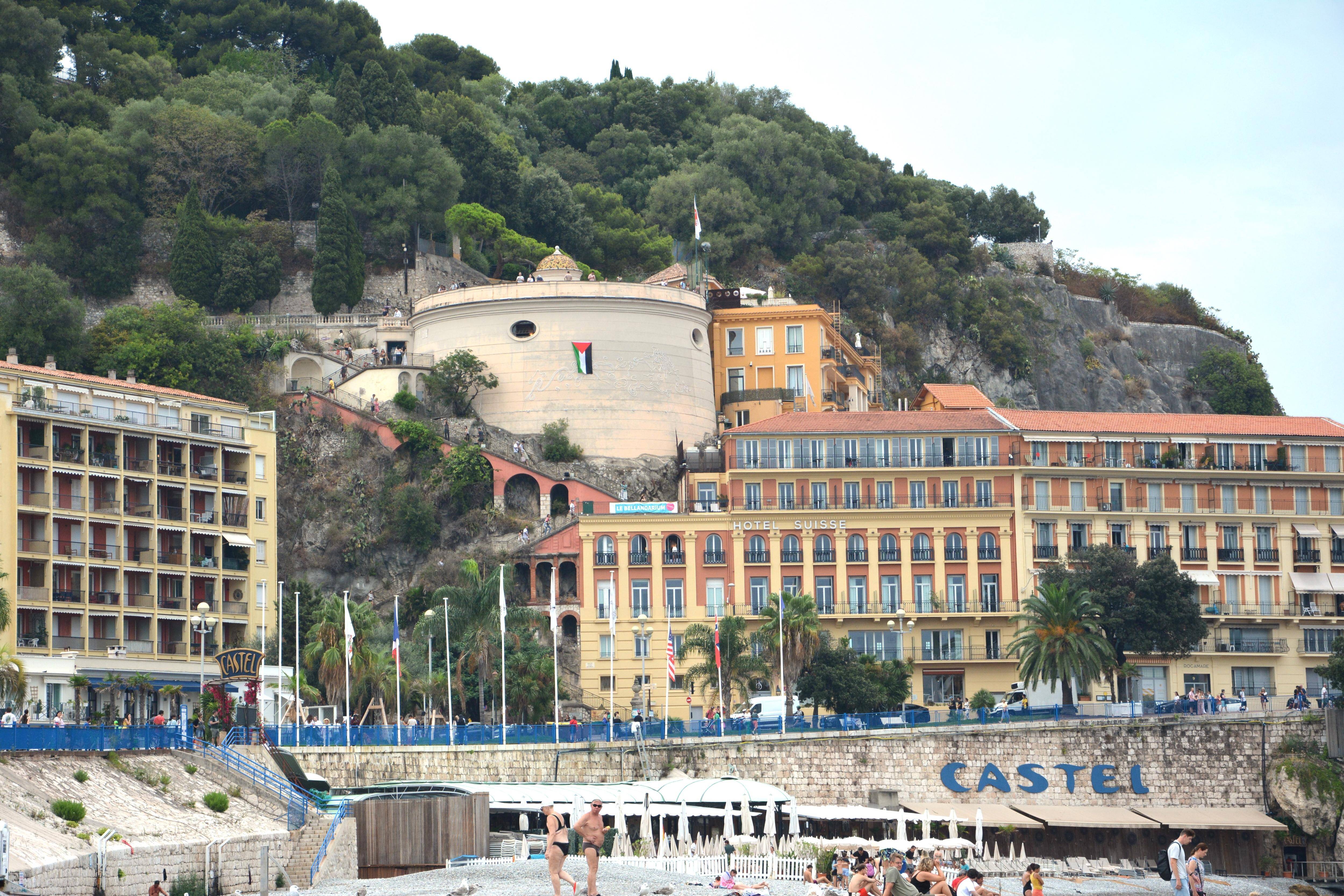 Visible depuis la promenade des Anglais, un drapeau palestinien a été hissé sur la tour Bellanda à Nice