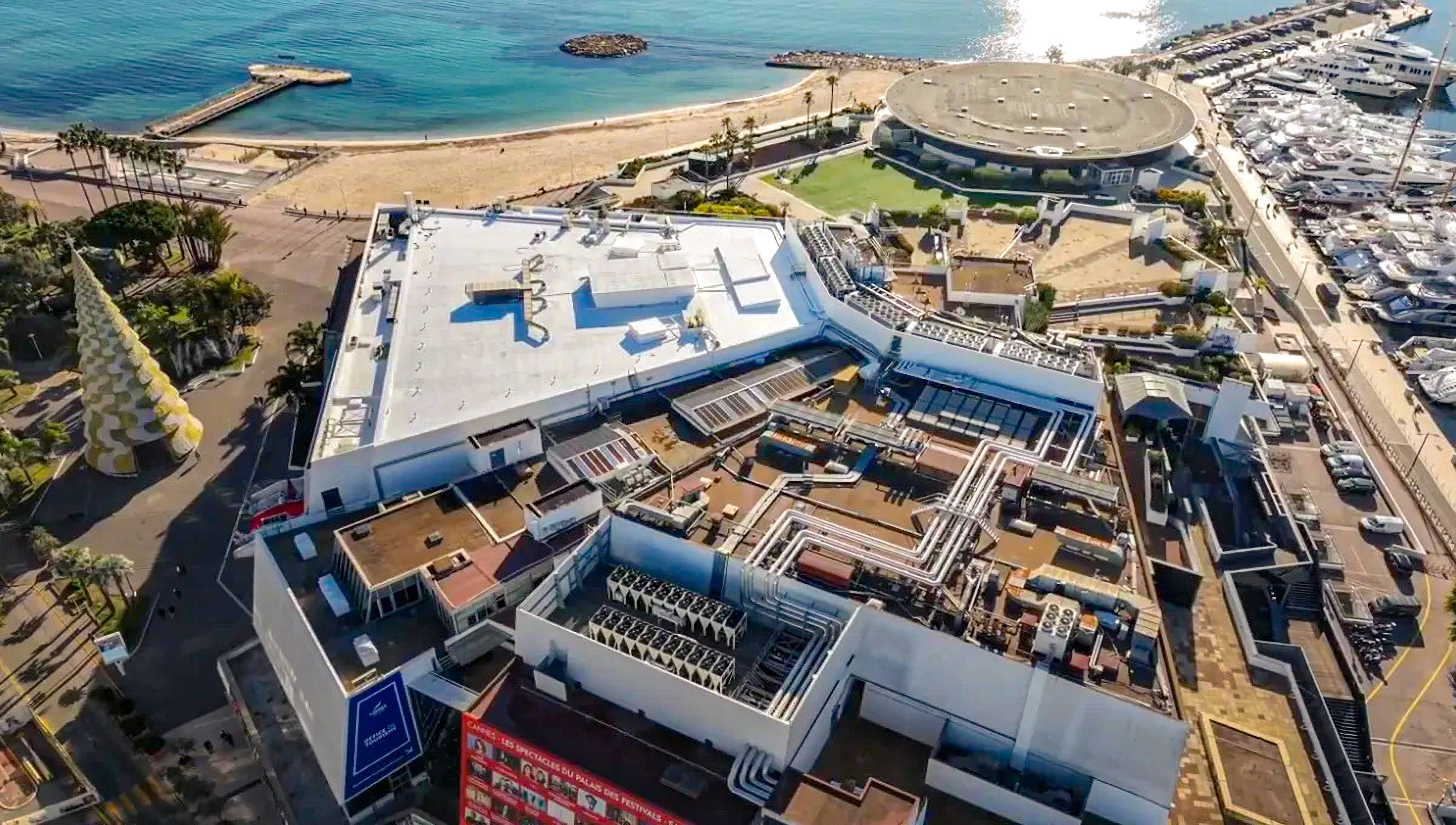 "Coolroofing", photovoltaïque, chauffage, climatisation... Le Palais des Festivals de Cannes à fond sur les économies d'énergie