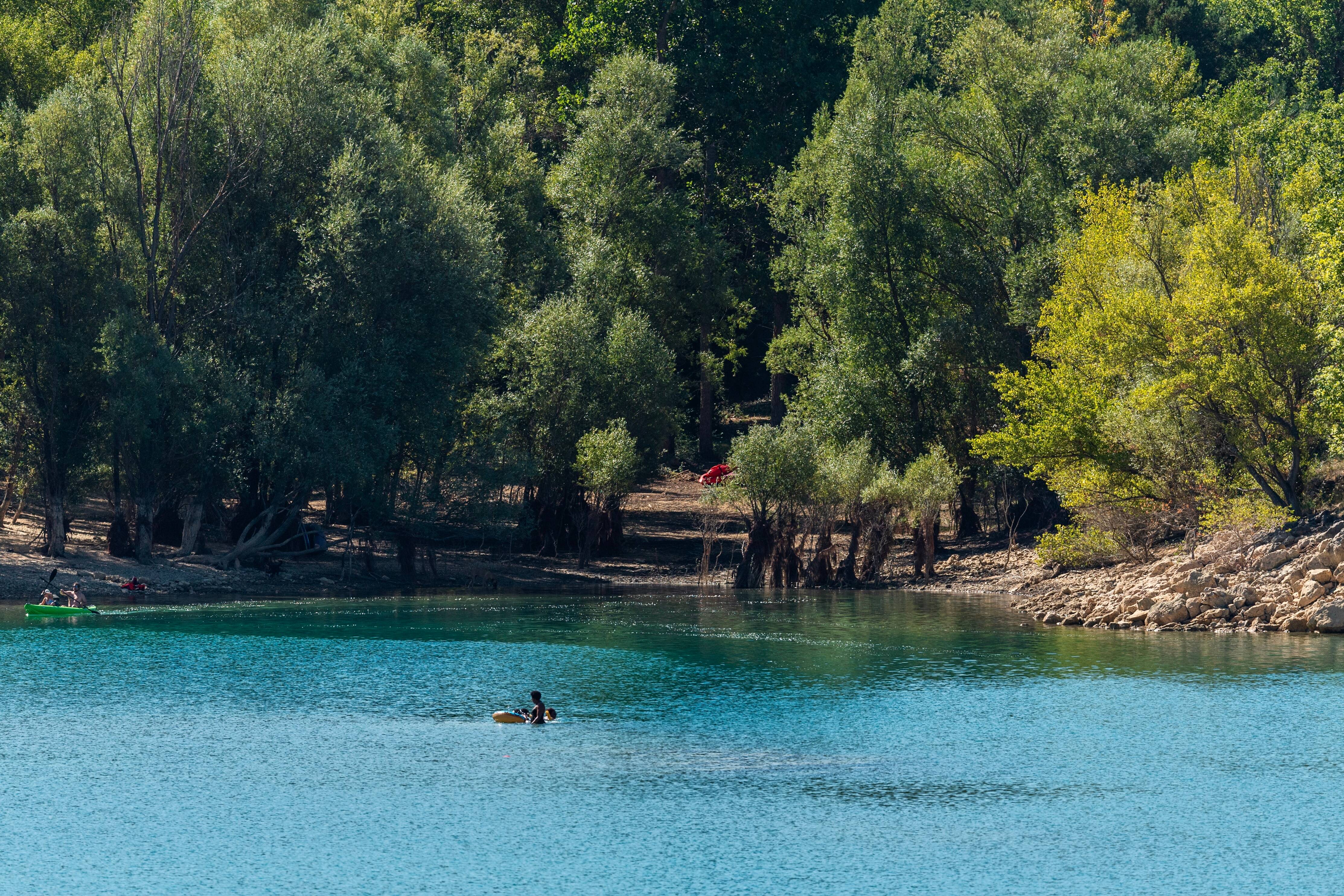 Qui a déboisé de manière illégale une partie des rives du lac de Sainte-Croix? Une plainte déposée