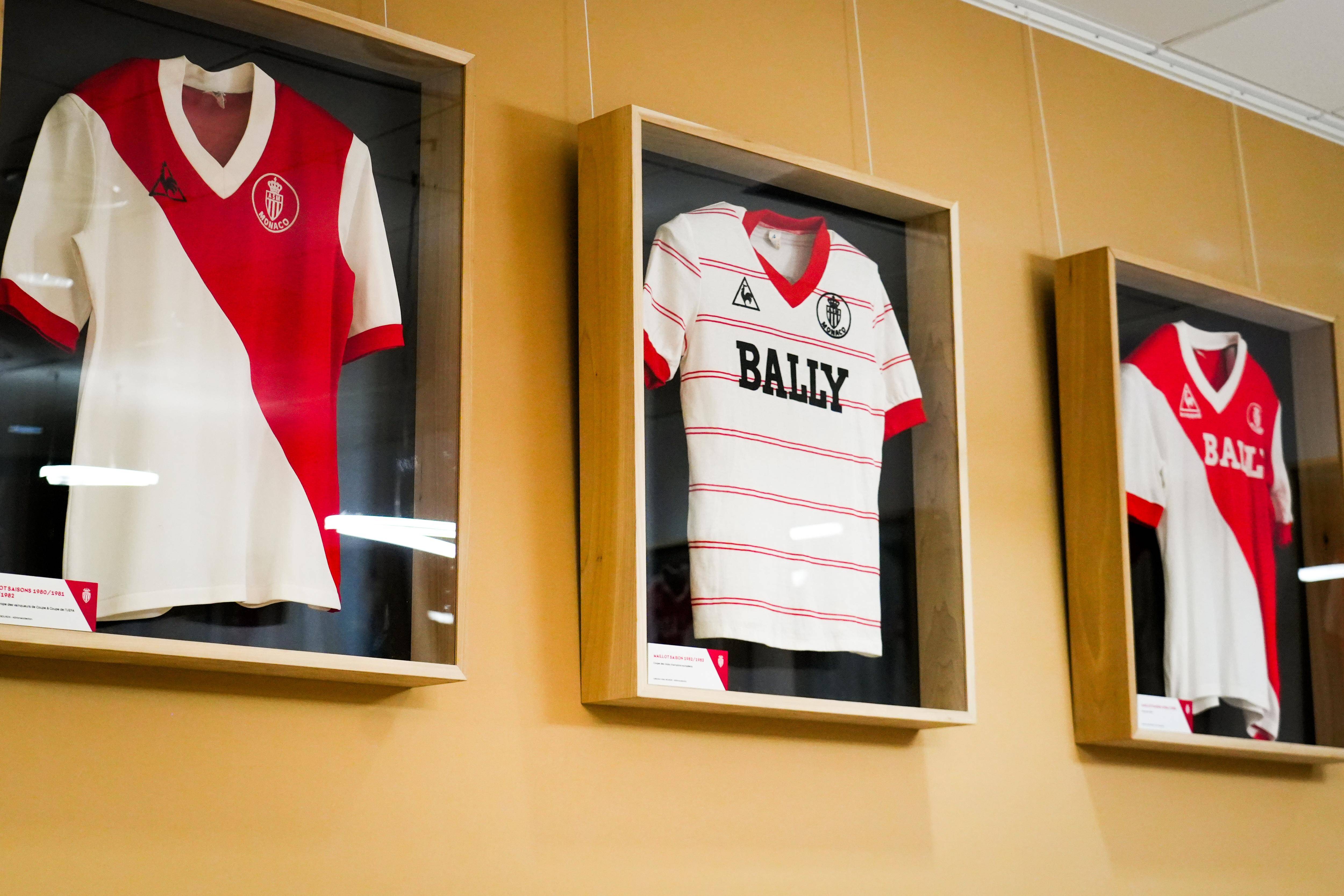 Les maillots historiques de l'AS Monaco à l'honneur lors d'une exposition
