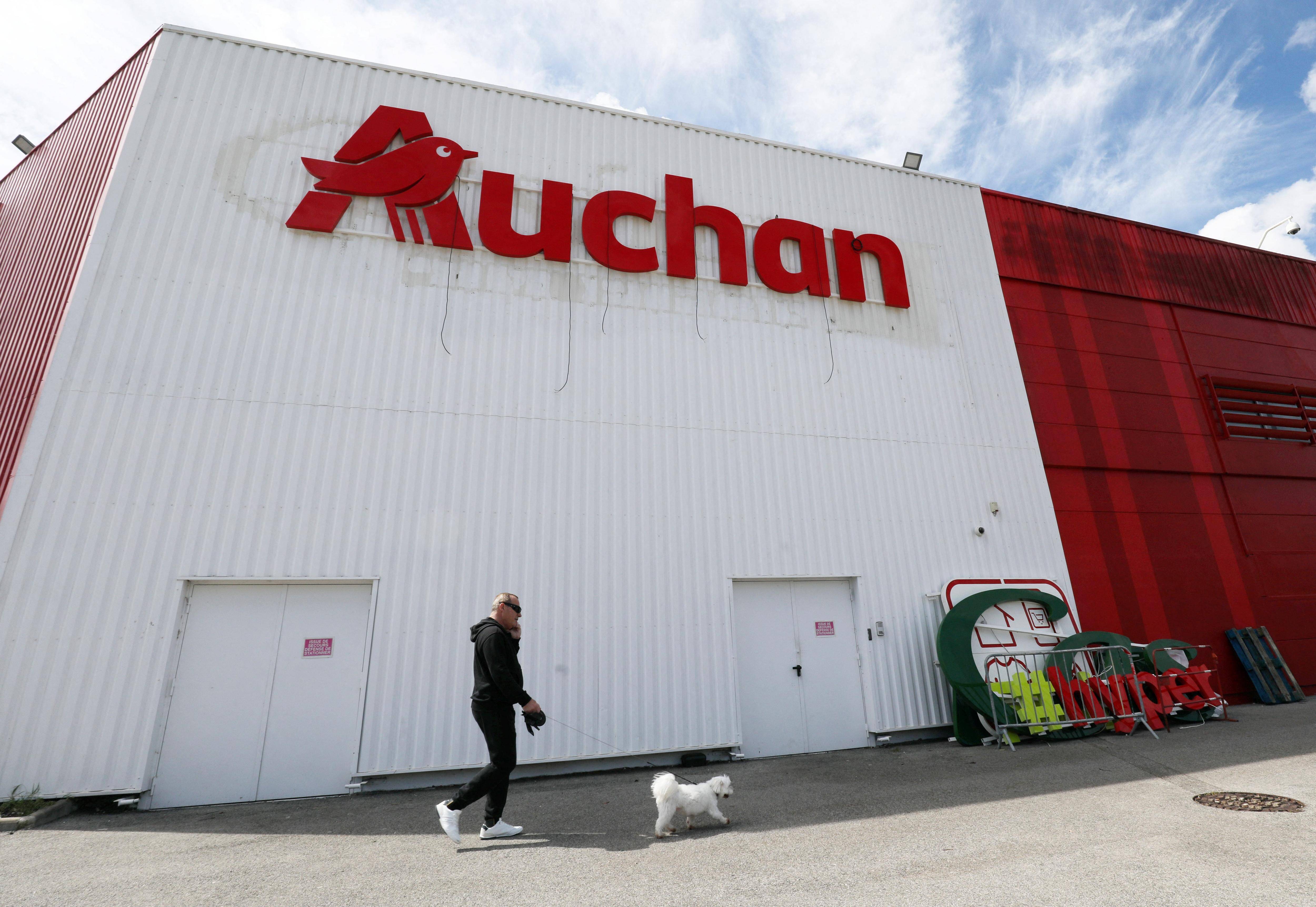 Un vendeur à la sauvette de costumes Armani verbalisé à Mandelieu