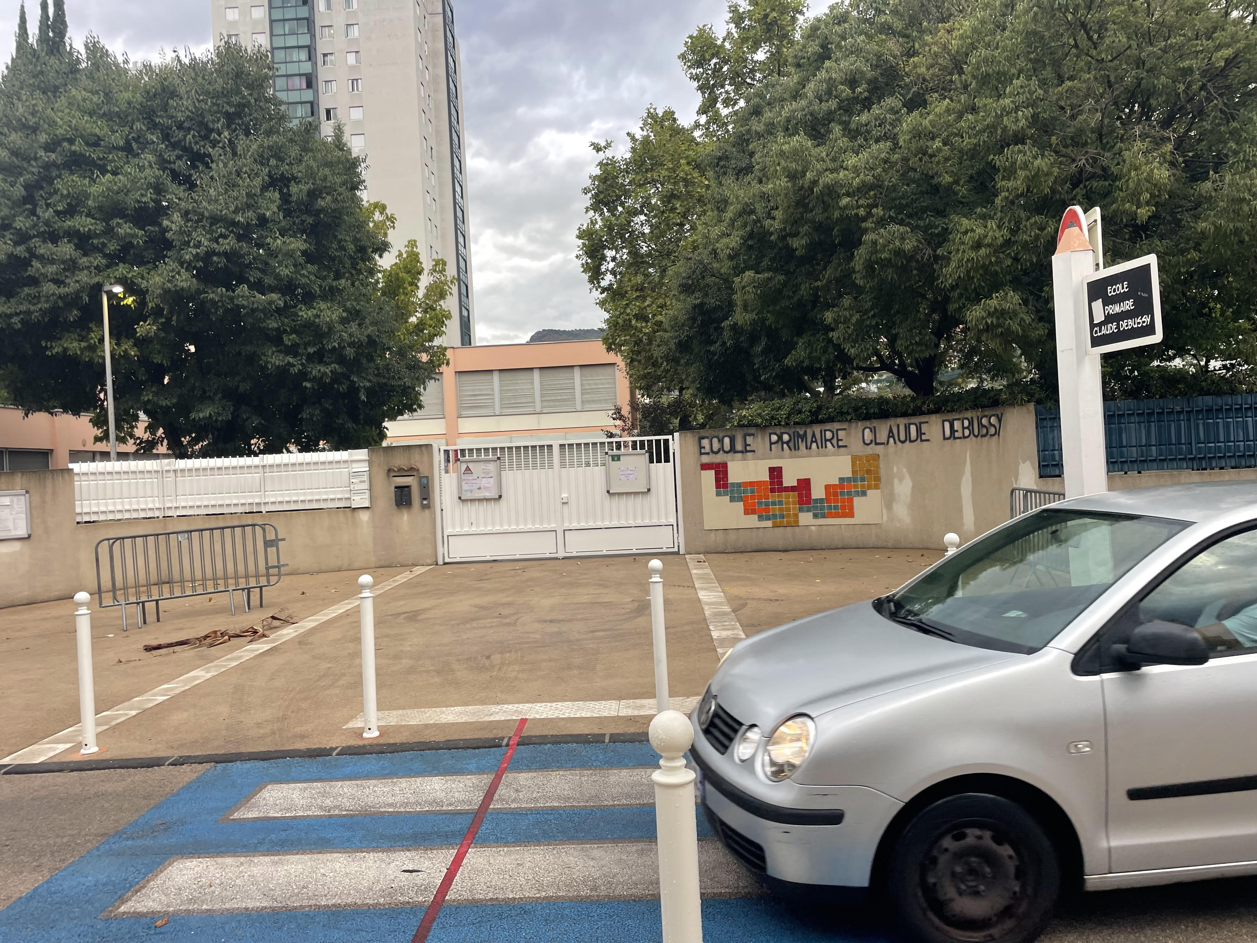 "Ils sont en train de pleurer intérieurement": certains élèves varois ont découvert devant leur école que la rentrée avait été reportée à mardi