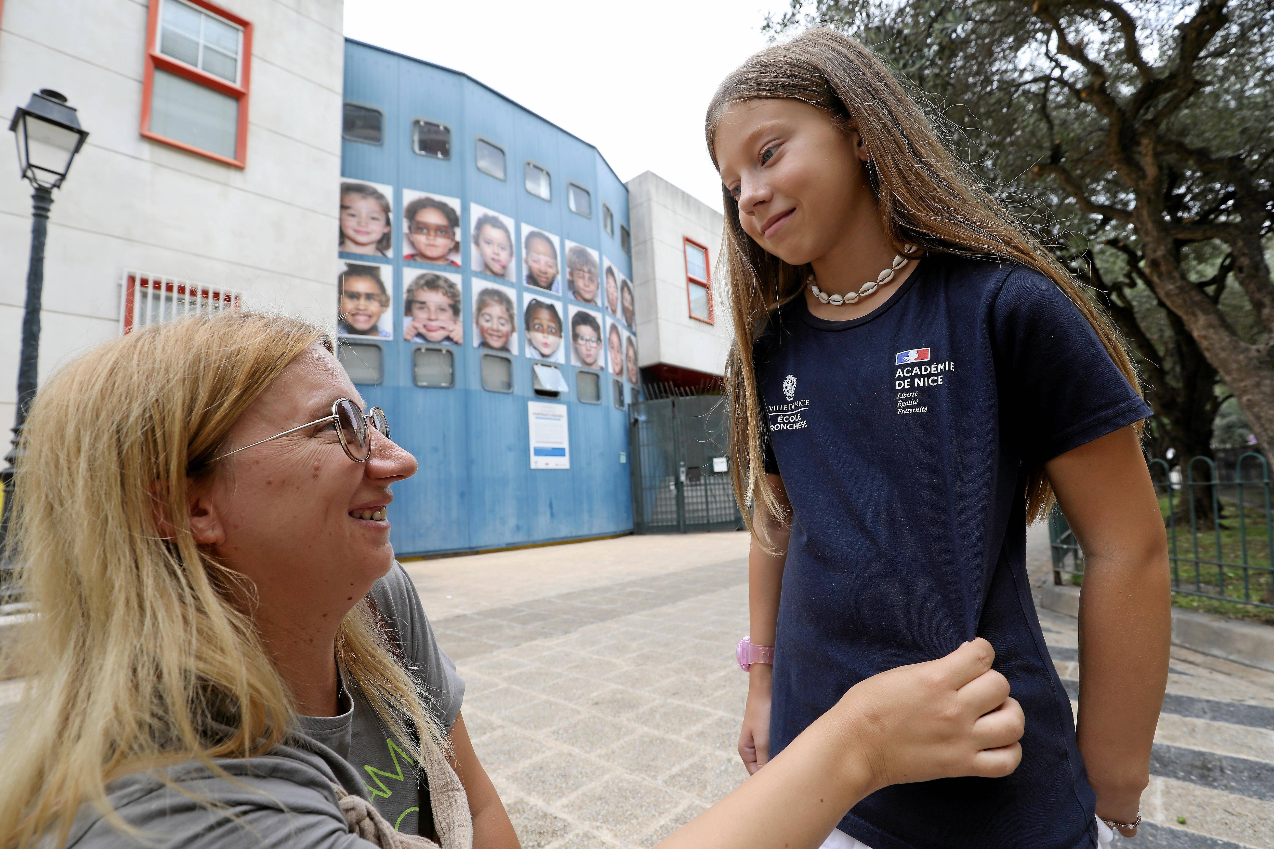 "Tu viens en cours, t'es fade!": faut-il généraliser la tenue unique à l'école à la rentrée prochaine?