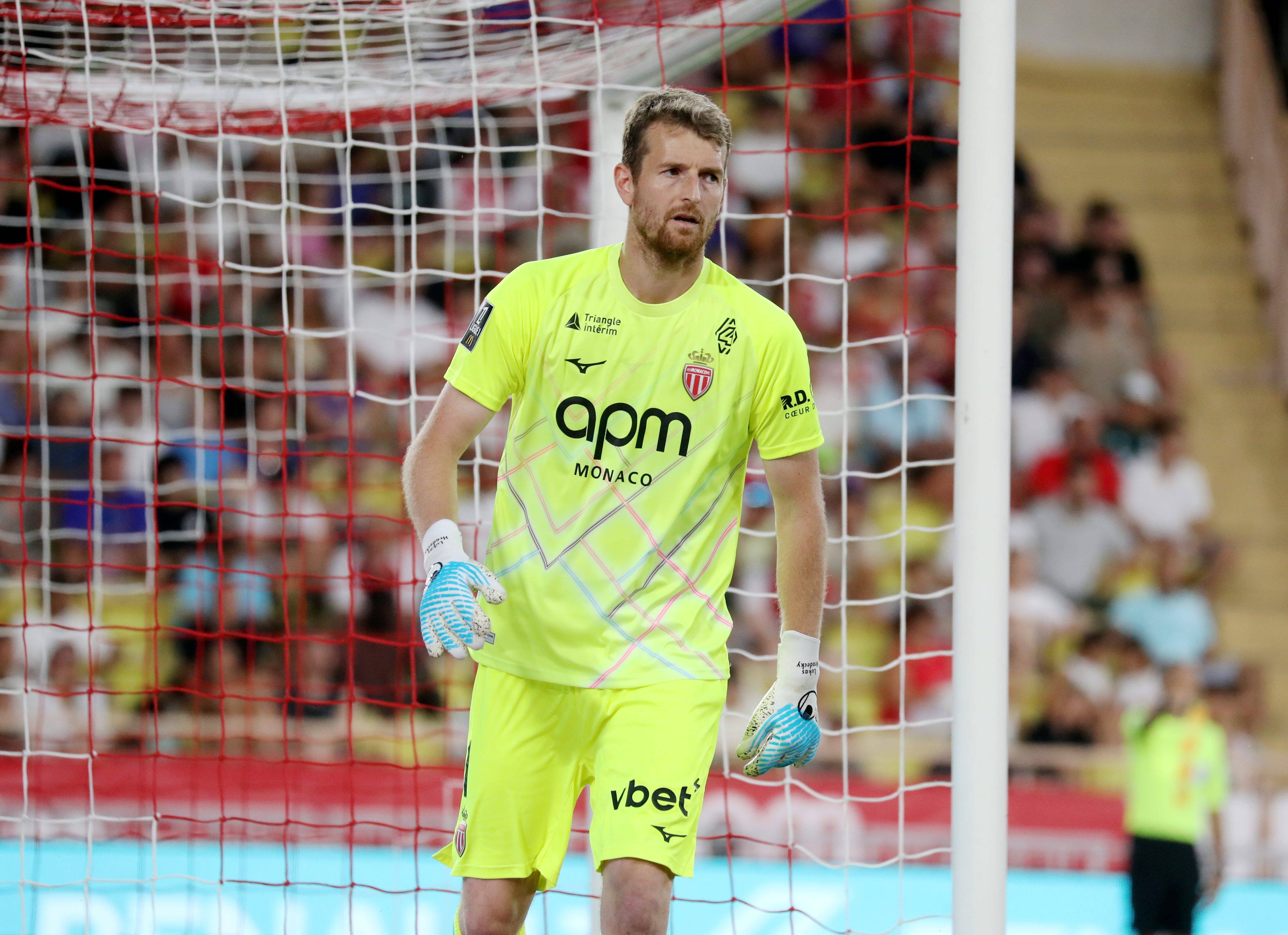 Sorti sur blessure face à Strasbourg, le Monégasque Lukas Hradecky souffre d'une entorse au genou