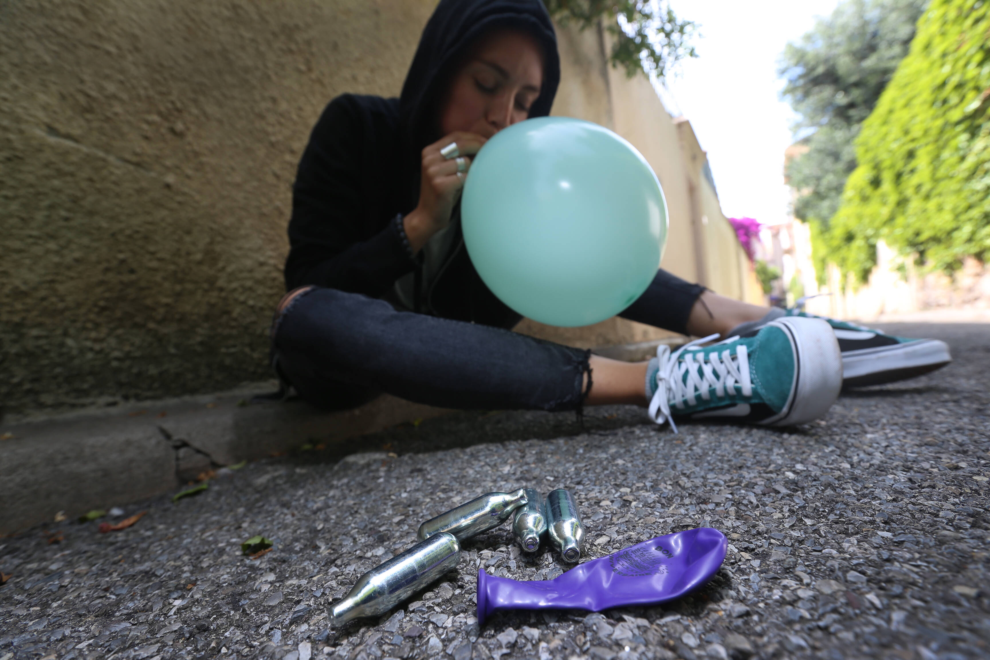 La vente de "gaz hilarant" bientôt interdite: Nice sert (encore) la vis contre le protoxyde d'azote