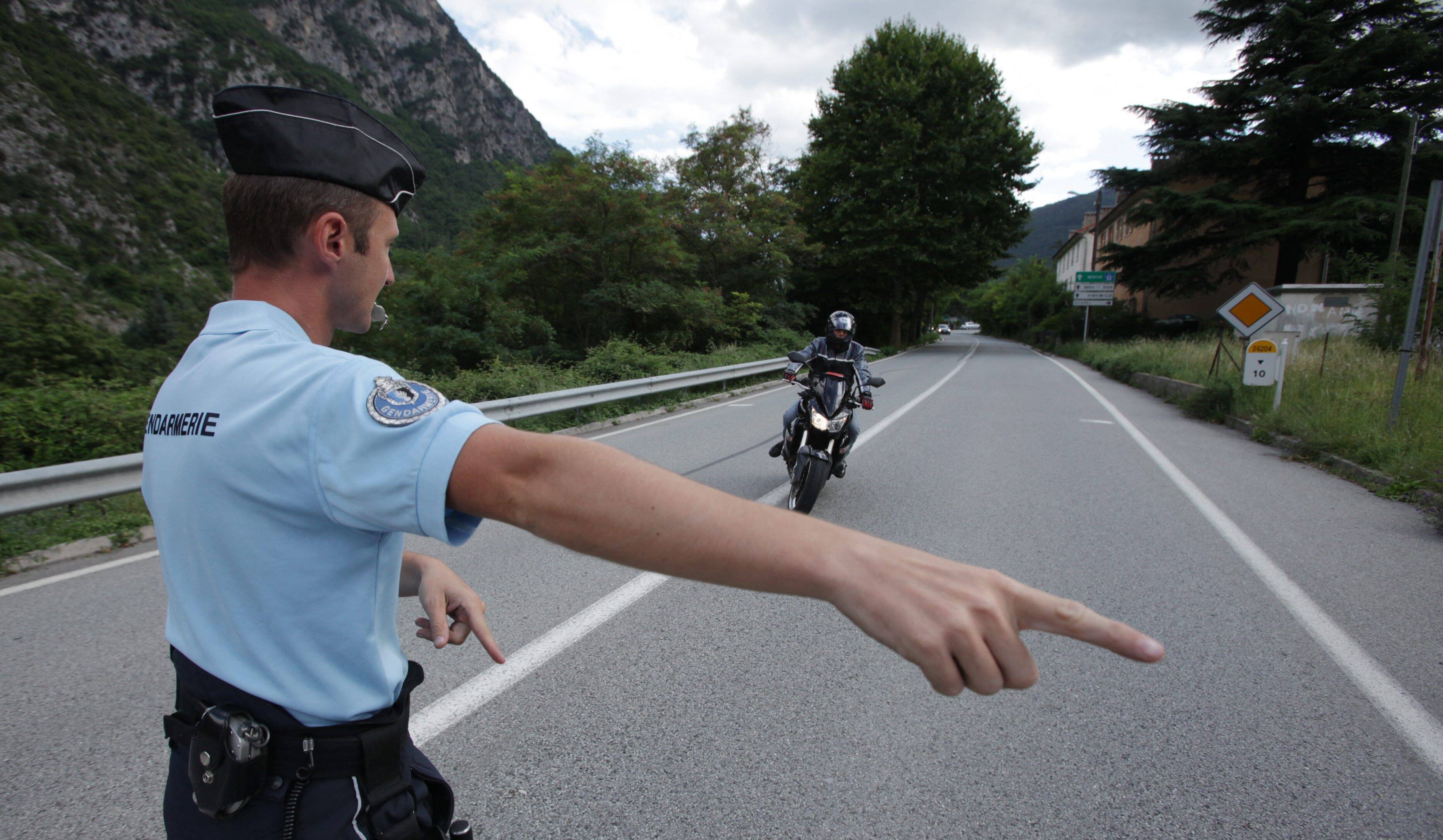 Wheeling, 163km/h, alcoolisé, permis non valide... Un motard de 34 ans jugé pour une virée rodéo dans l'arrière-pays de Nice