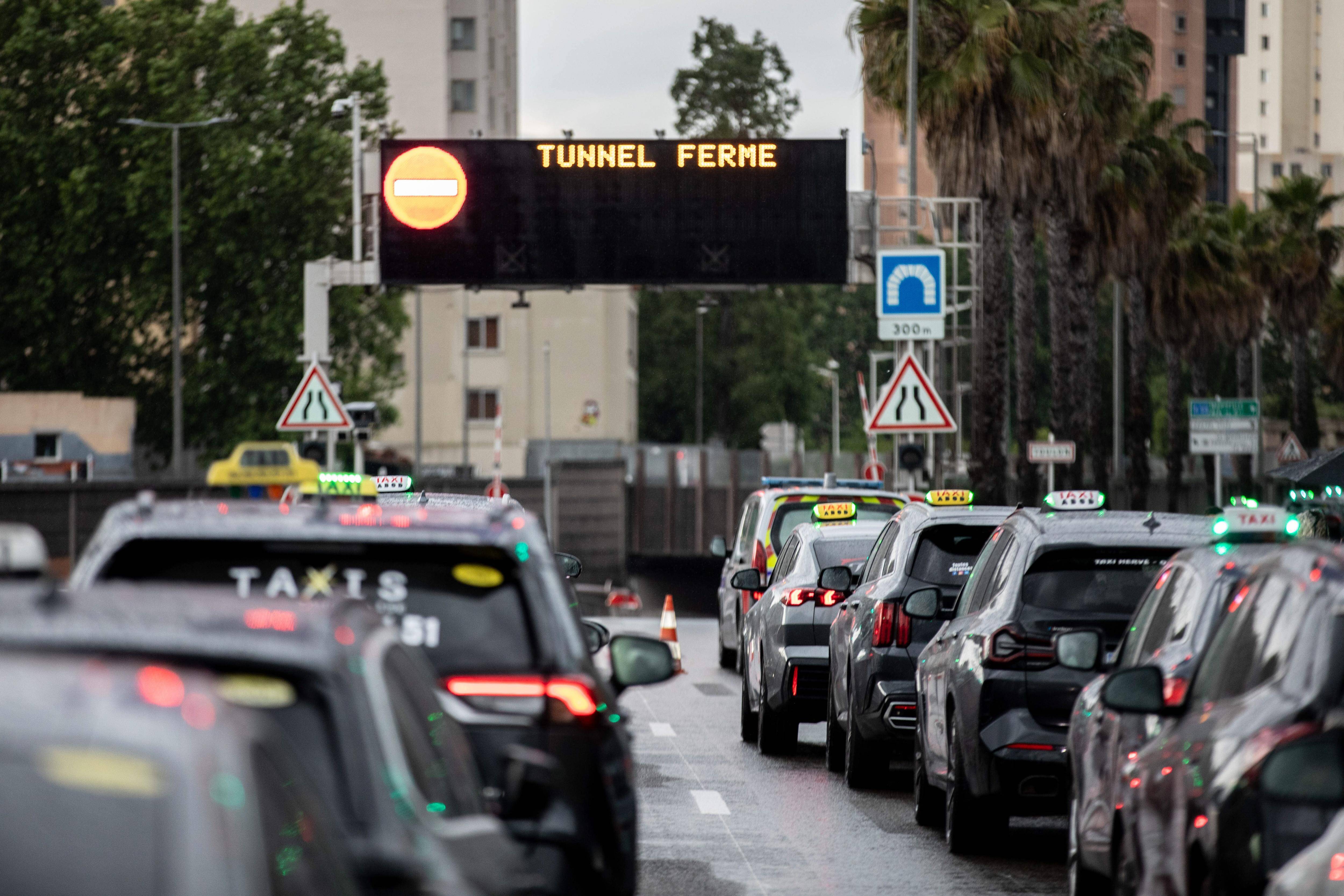 "En aucun cas un abandon du mouvement": en attendant le vote de confiance du 8 septembre, pas de grève des taxis ce vendredi